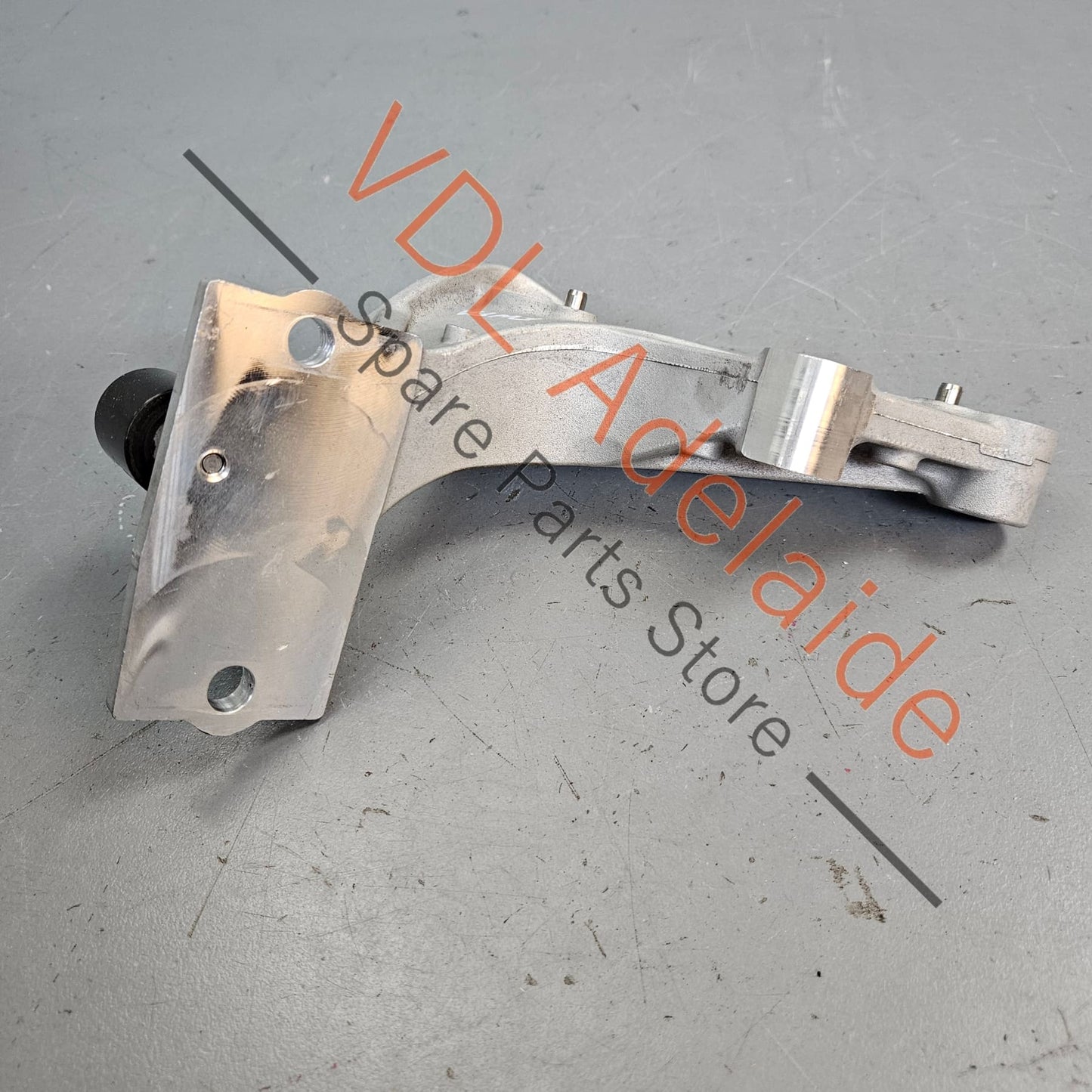 9J1399233B Audi e-Tron GT Engine Transmission Mount Bracket Bushing 9J1399233B
