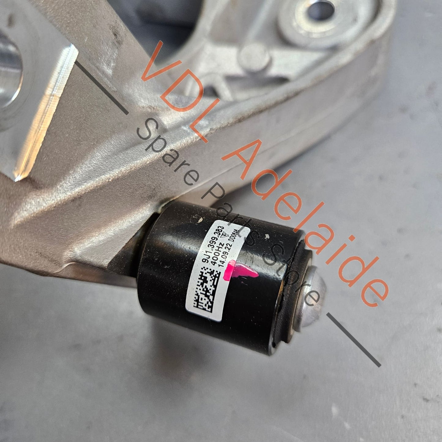 9J1399233B Audi e-Tron GT Engine Transmission Mount Bracket Bushing 9J1399233B