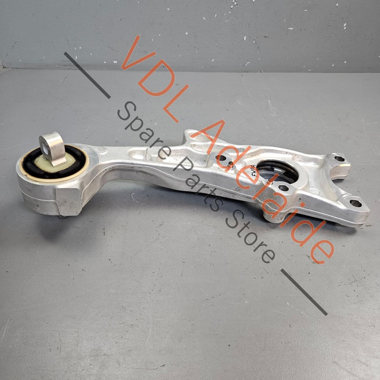9J1199181A Audi e-Tron GT Engine Transmission Mount Bracket Bushing 9J1199181A