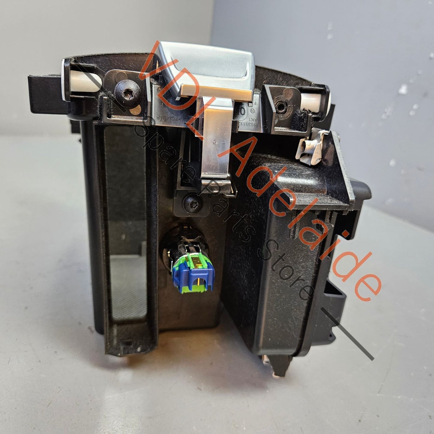 4J38580214PK 4J38630753Q7 Audi e-Tron GT Centre Storage Compartment w Release Button 4J3863075 3Q7 under Arm Rest 4J3858021 4PK