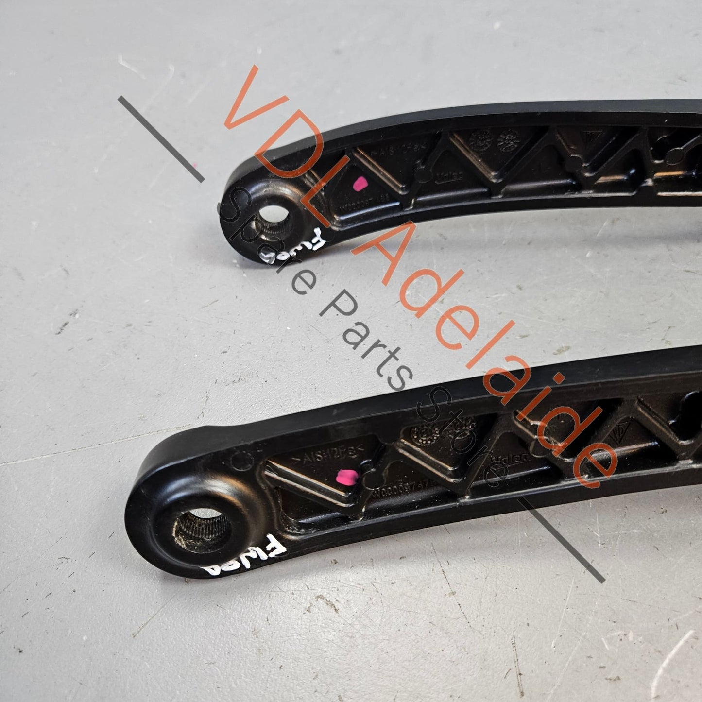 9J1955409A 9J1955410A Audi e-Tron GT Windscreen Wiper Arm Set L&R for RHD models 9J1955409A 9J1955410A