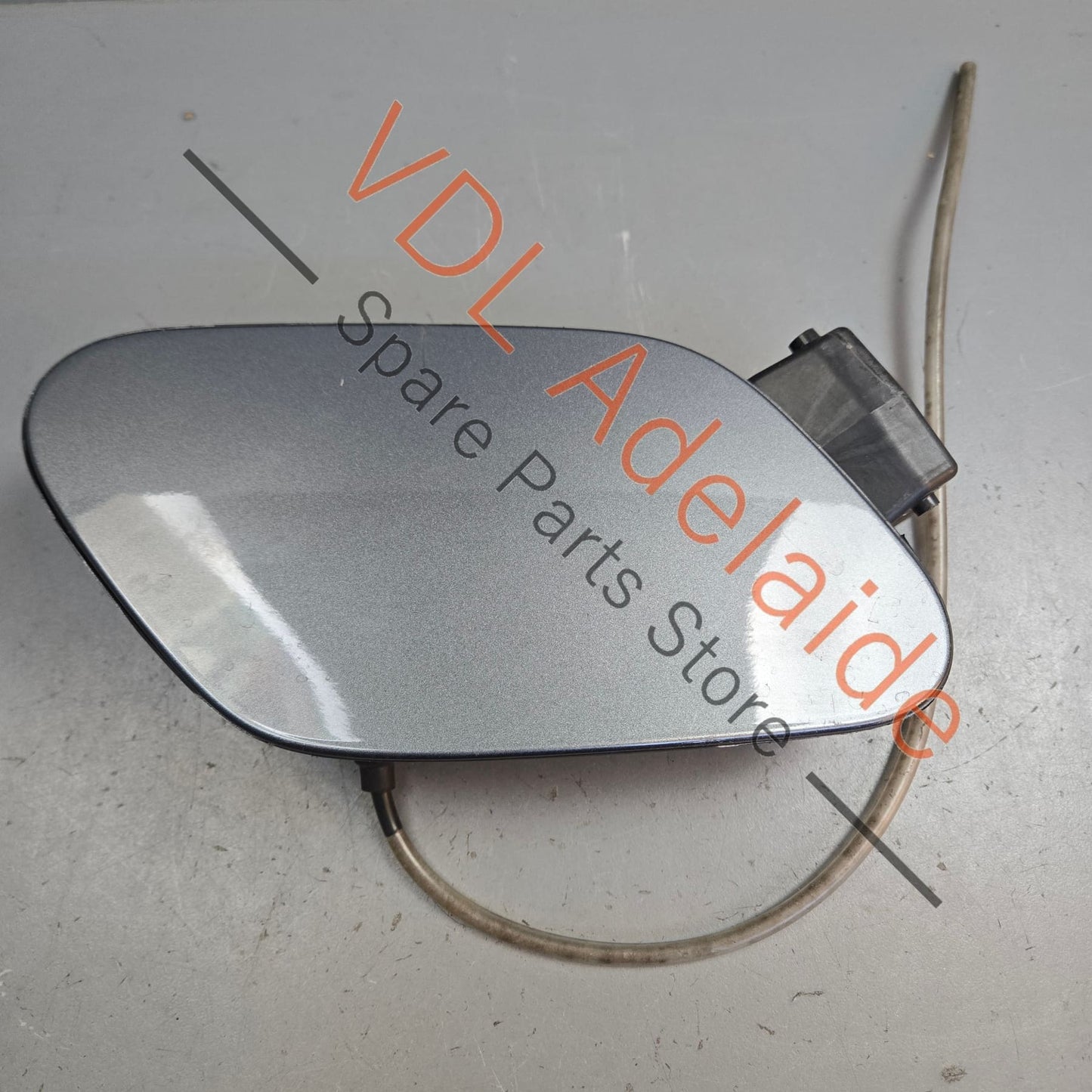 5G0809857 5G0809909 VW Golf MK7 Fuel Filler Flap Cap 5G0809909 5G0809857 Indium Grey LR7H X3X3