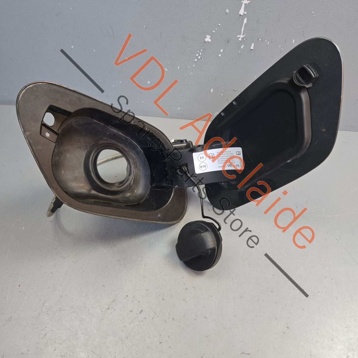 5G0809857 5G0809909 VW Golf MK7 Fuel Filler Flap Cap 5G0809909 5G0809857 Indium Grey LR7H X3X3