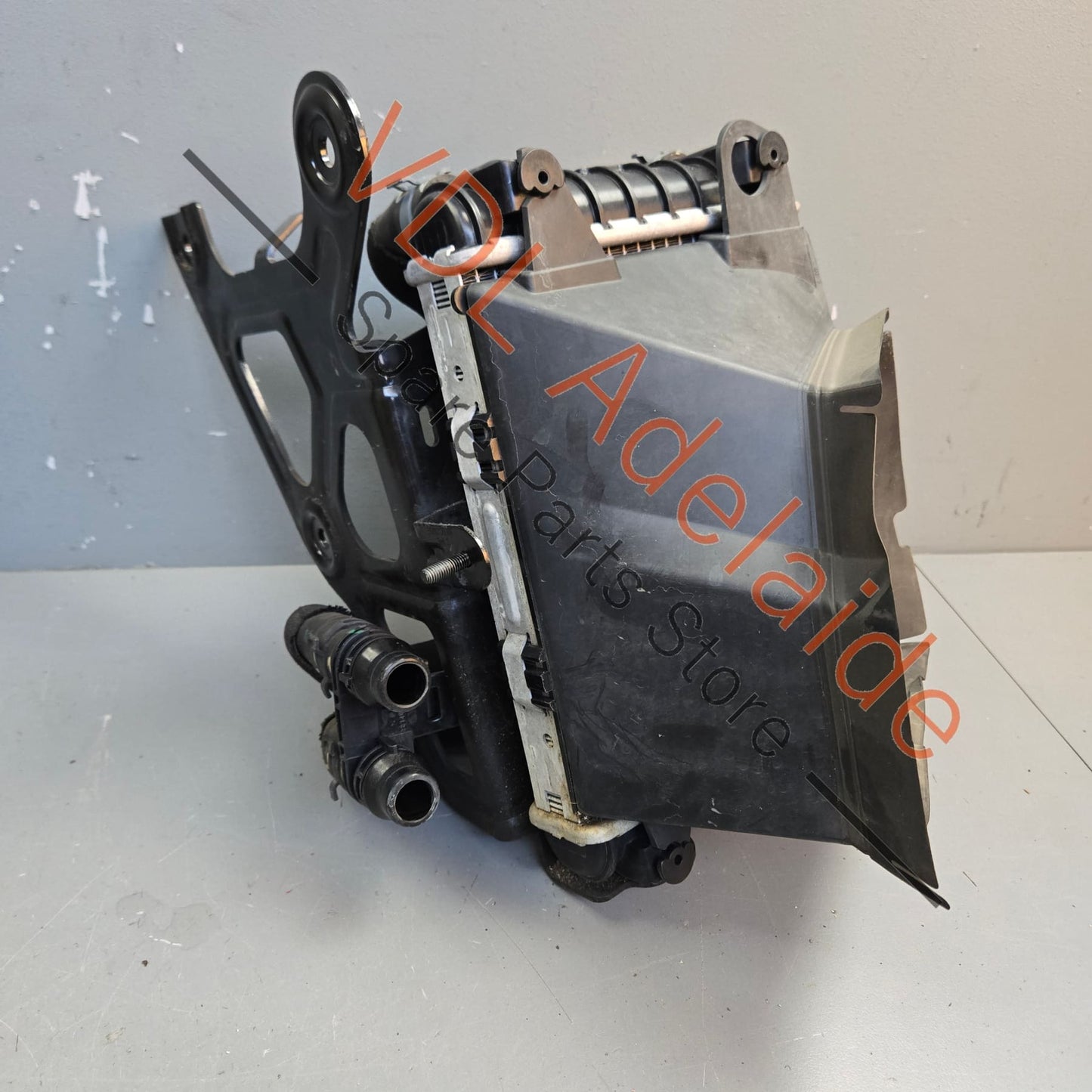 5Q0121251HA 5Q0121093BF 5G0117333C VW Golf R MK7 7.5 Front Left Small Additional Radiator Cooler Assembly 5Q0121251HA 5Q0121093BF 5G0117333C