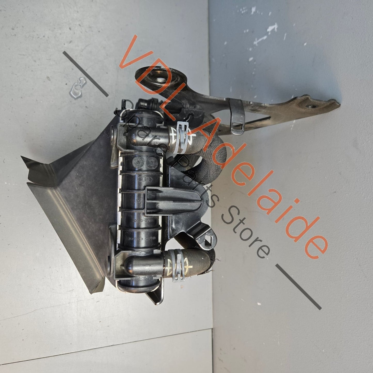 5Q0121251HA 5Q0121093BF 5G0117333C VW Golf R MK7 7.5 Front Left Small Additional Radiator Cooler Assembly 5Q0121251HA 5Q0121093BF 5G0117333C