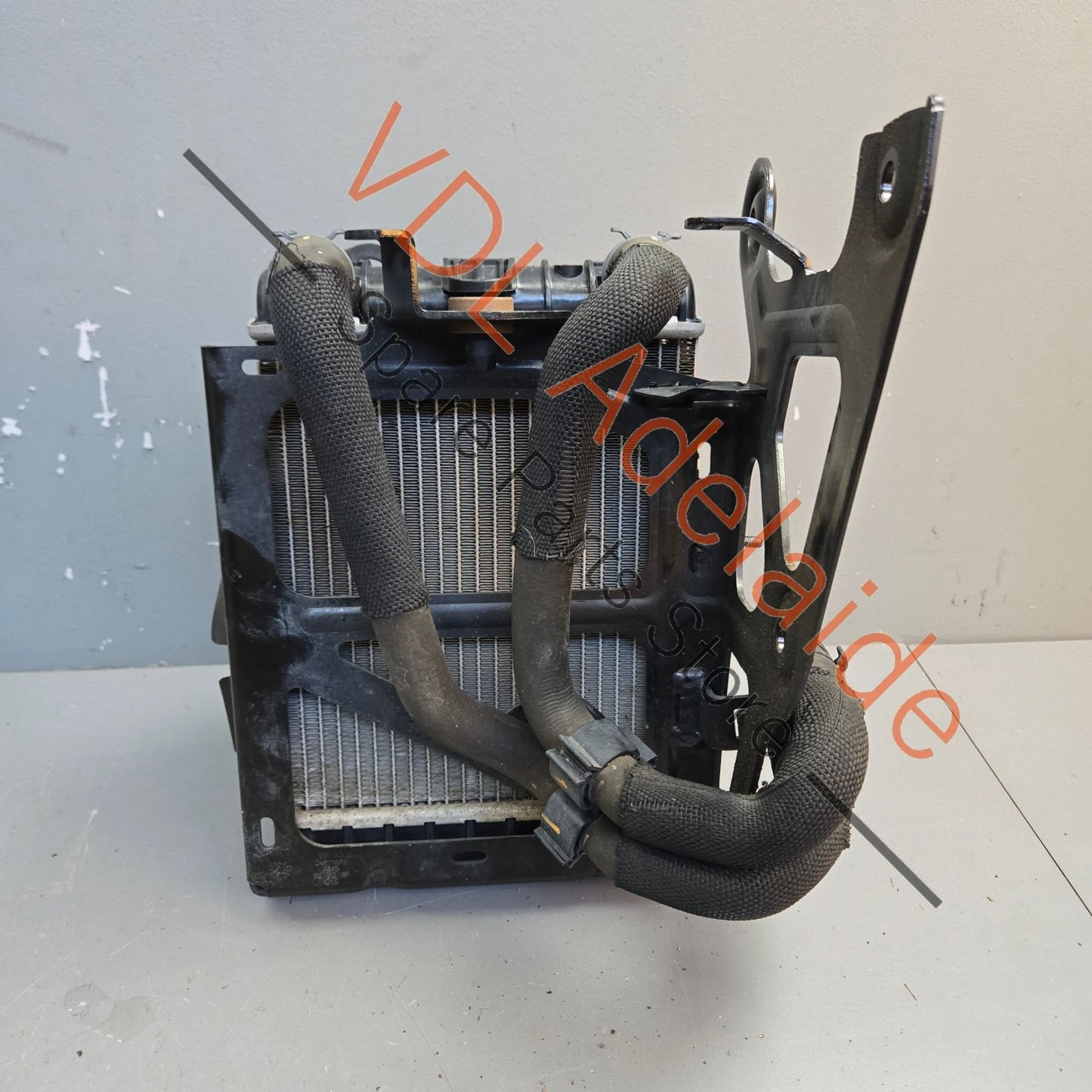 5Q0121251HA 5Q0121093BF 5G0117333C VW Golf R MK7 7.5 Front Left Small Additional Radiator Cooler Assembly 5Q0121251HA 5Q0121093BF 5G0117333C