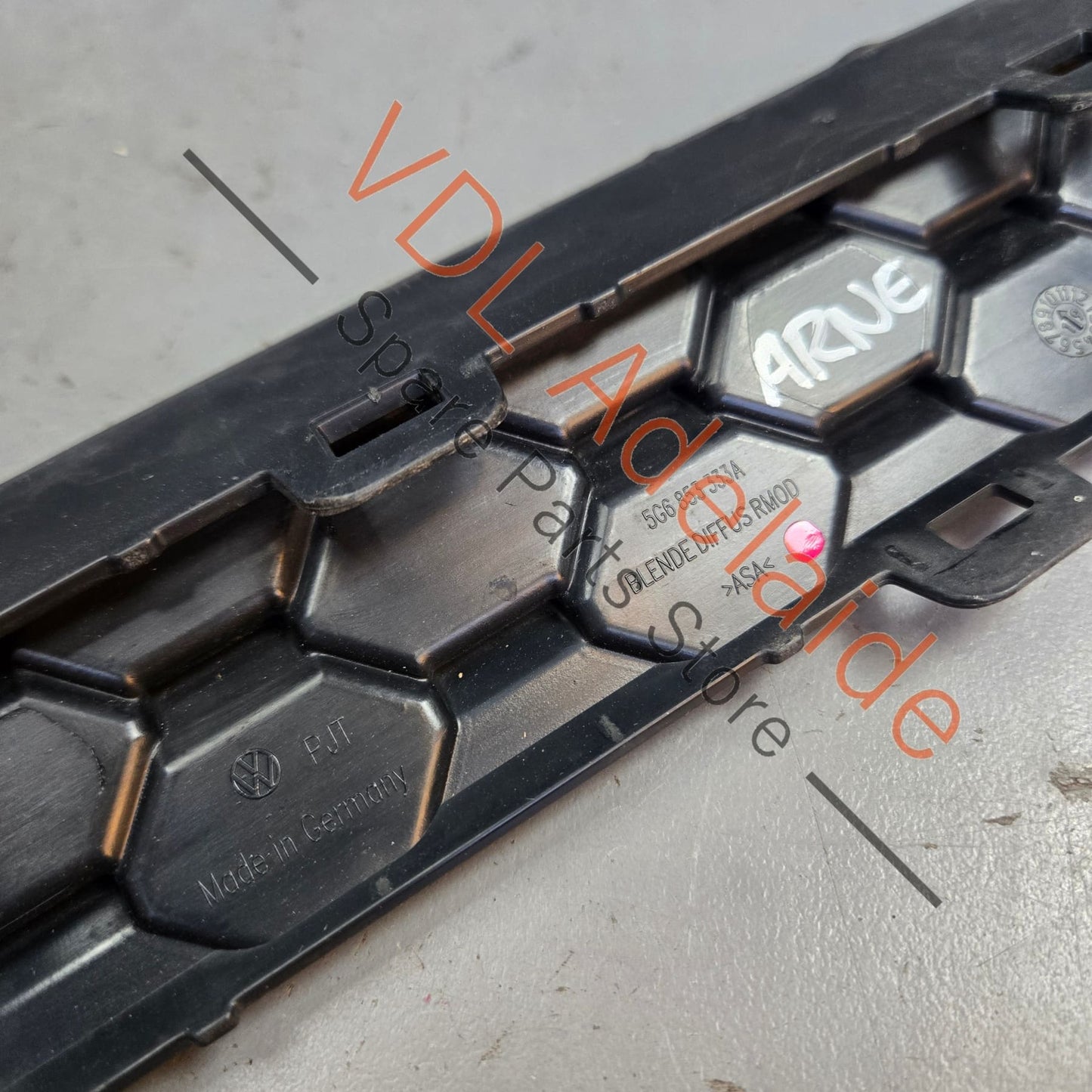 5G6853333A VW Golf R MK7.5 Rear Bumper Honeycomb Trim 5G6853333A