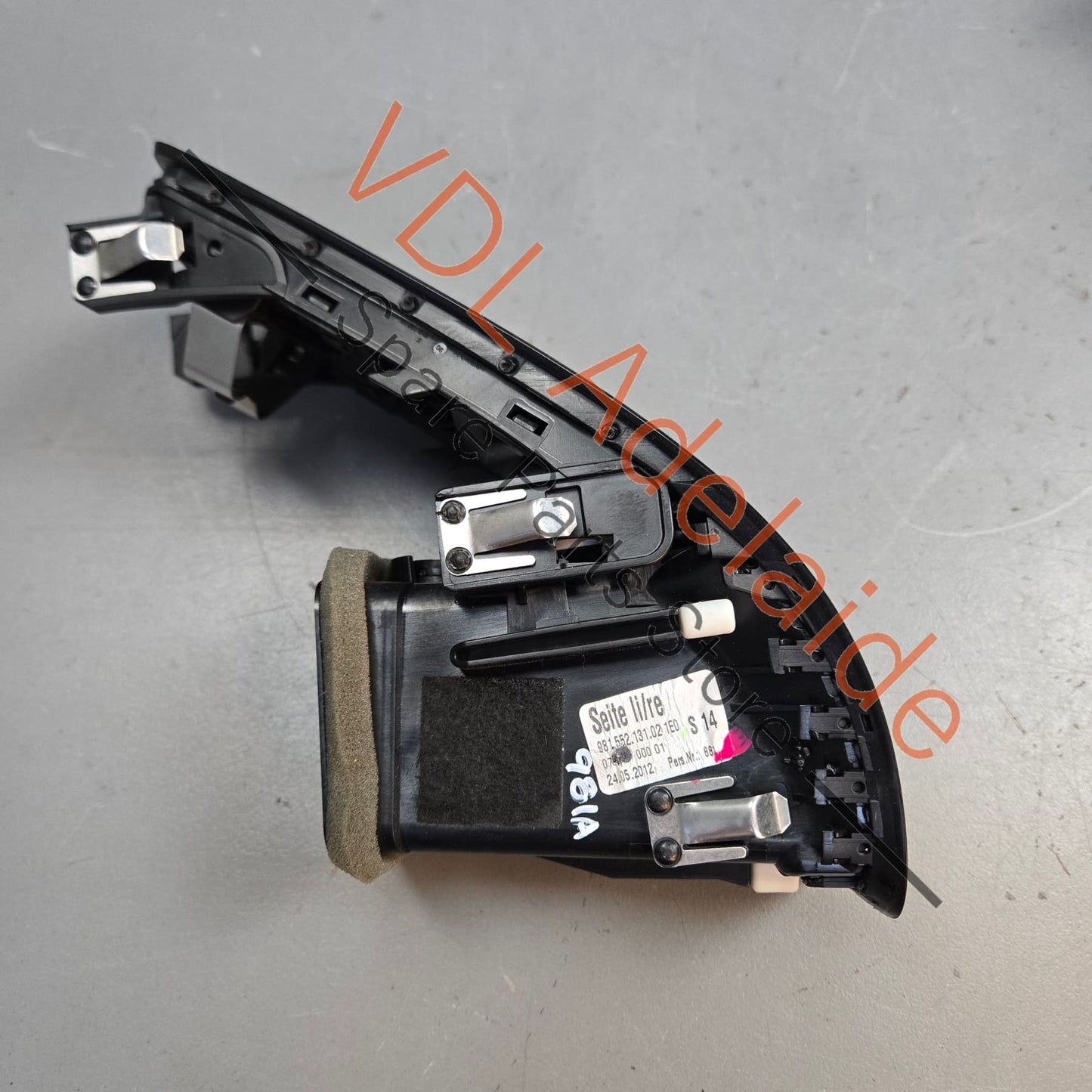 98155213102 98155213104  Porsche Boxster Cayman Left / Right Side Dashboard Air Vent for Air Conditioning 98155213102 98155213104