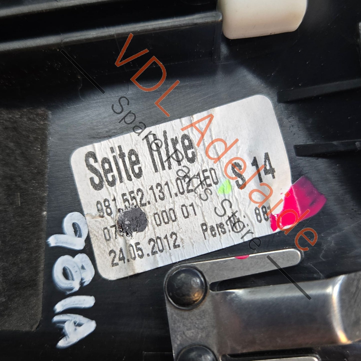 98155213102 98155213104  Porsche Boxster Cayman Left / Right Side Dashboard Air Vent for Air Conditioning 98155213102 98155213104