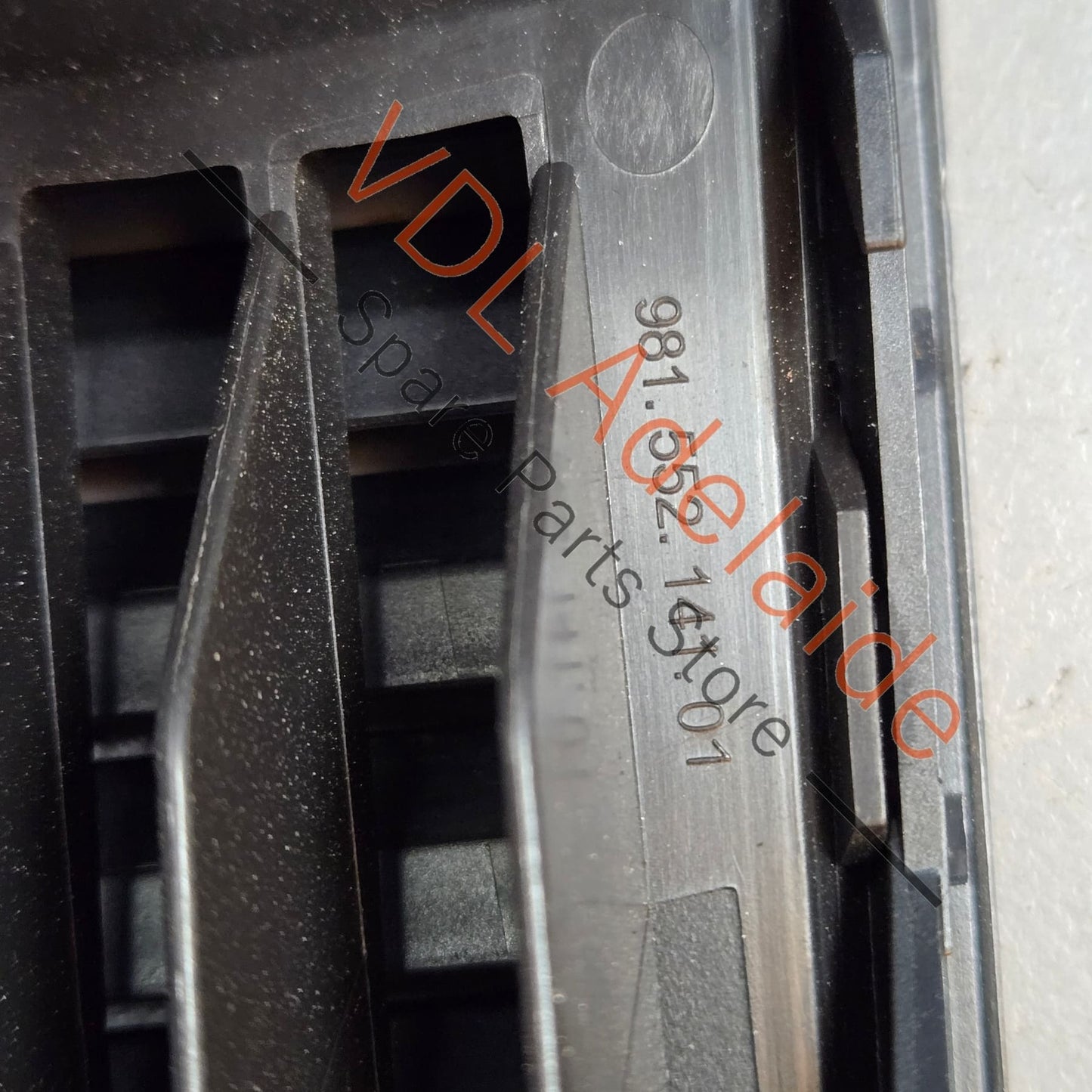 98155214102 98155214101  Porsche Boxster Cayman Centre Left Dashboard Air Vent for Air Conditioning 98155214102 1E0 98155214101