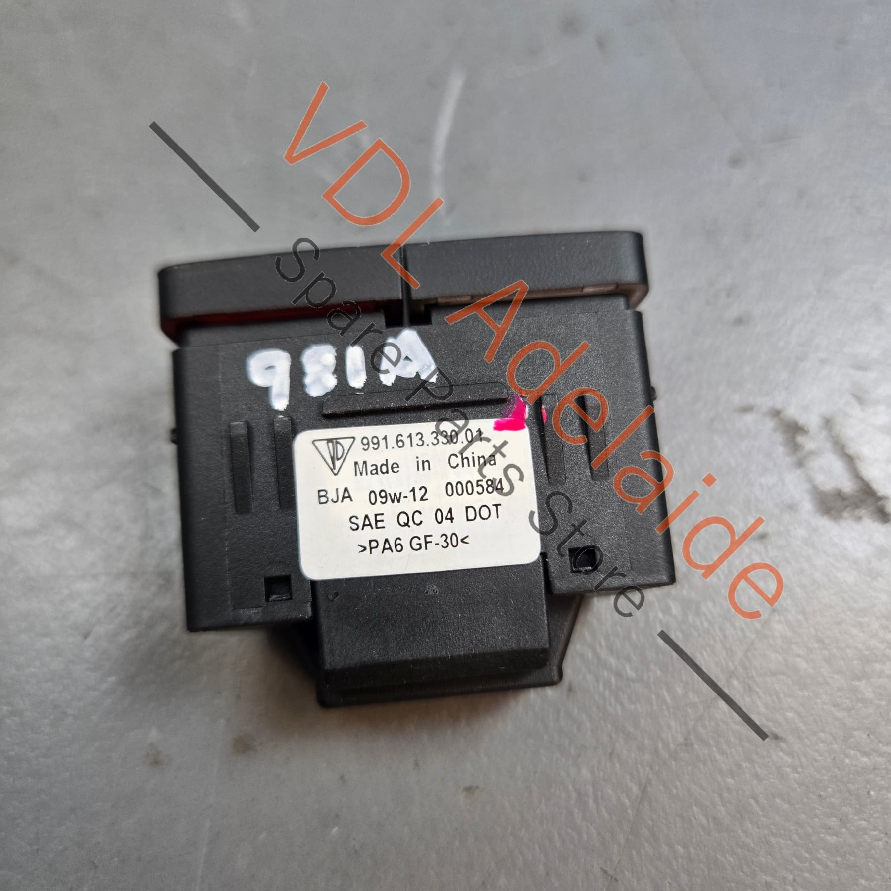 99161333001   Porsche Cayman 981 Door Lock Hazard Switch Button 99161333001