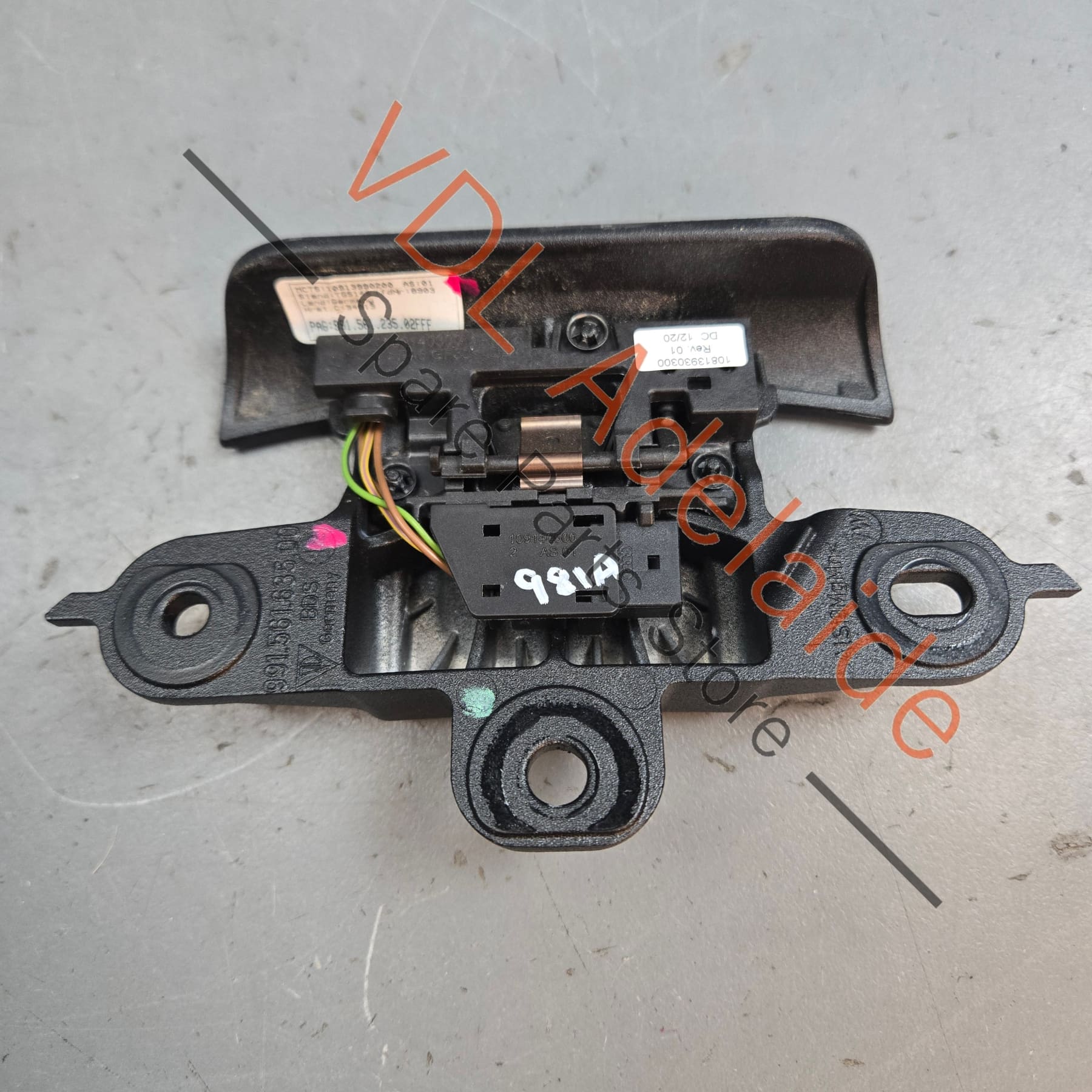 99156123502 9P1871544A5Q0  Porsche Boxster 981 Convertible Roof Front Catch Latch Bracket 99156123502 9P1871544A5Q0