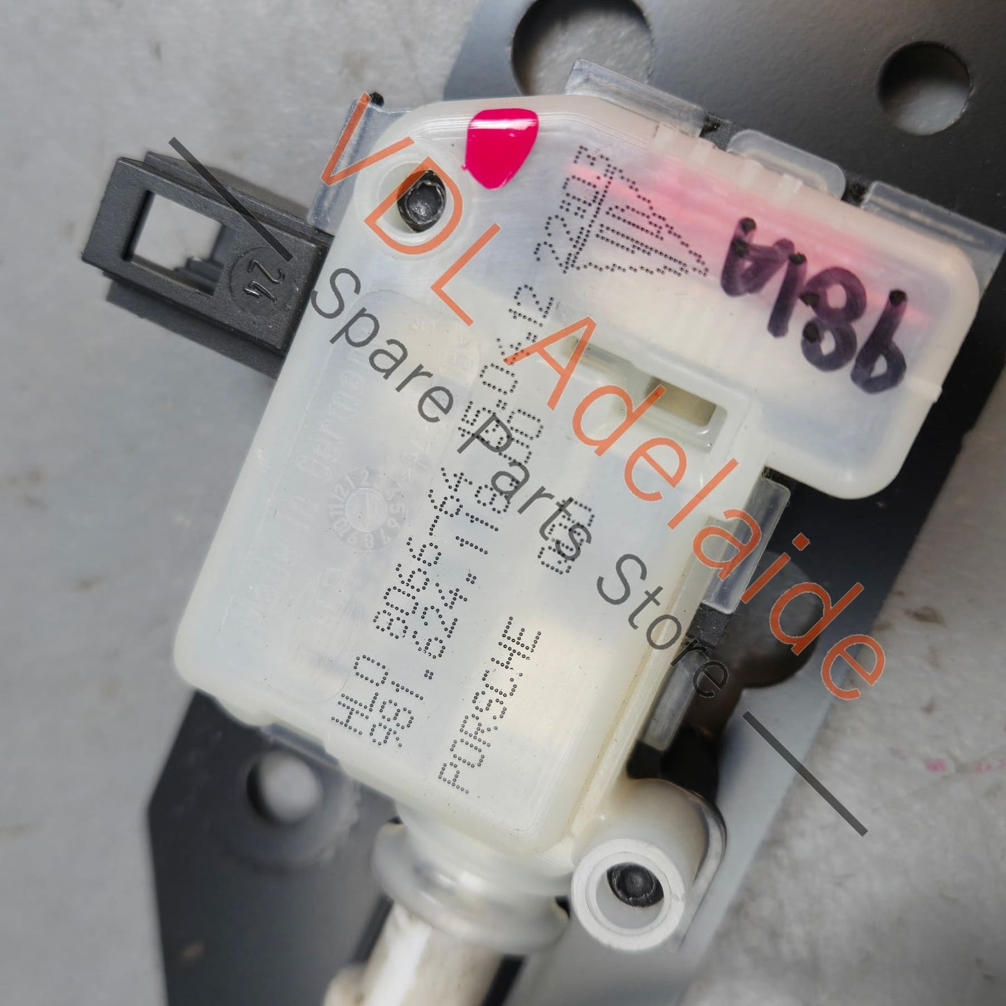 98162411800   Porsche Boxster 981 Rear Hatch Trunk Boot Lid Release Actuator Lock 98162411800