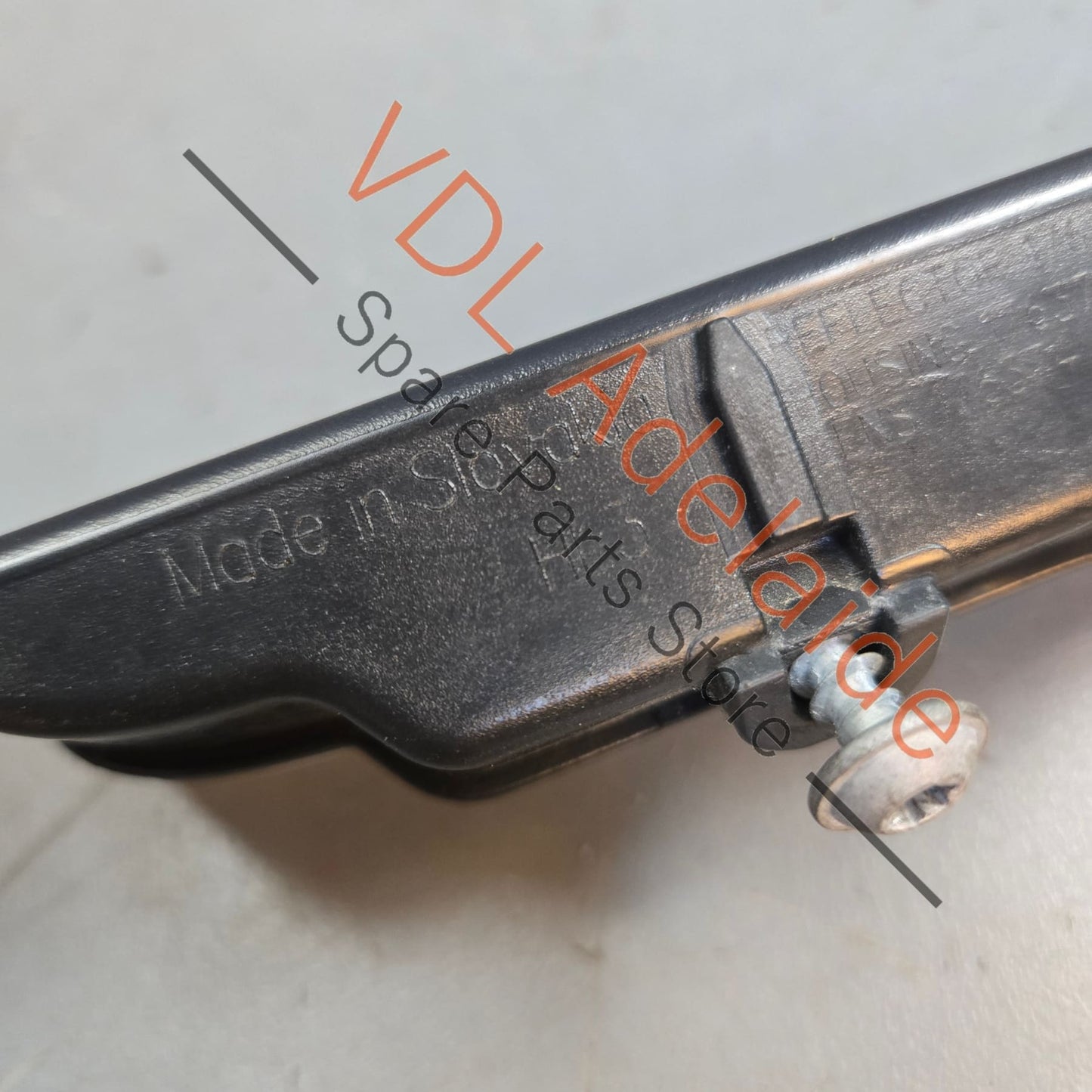 98163146502   Porsche Boxster 981 Rear Middle Fog Reverse Lamp Light 98163146502