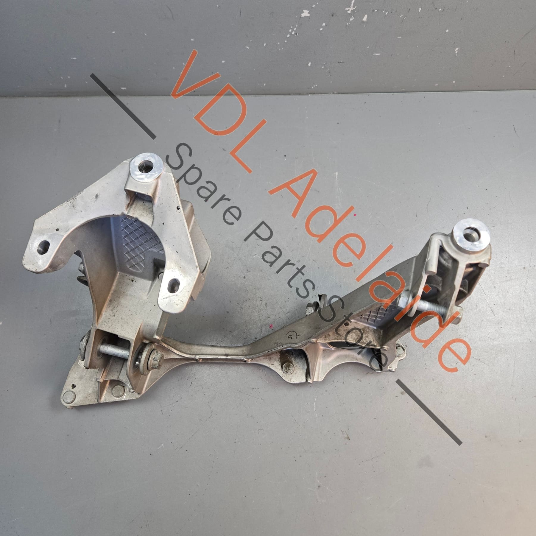 98133105105 98133105108  Porsche Boxster Cayman Rear Left Subframe Engine & Suspension Carrier Bracket 98133105108  98133105105