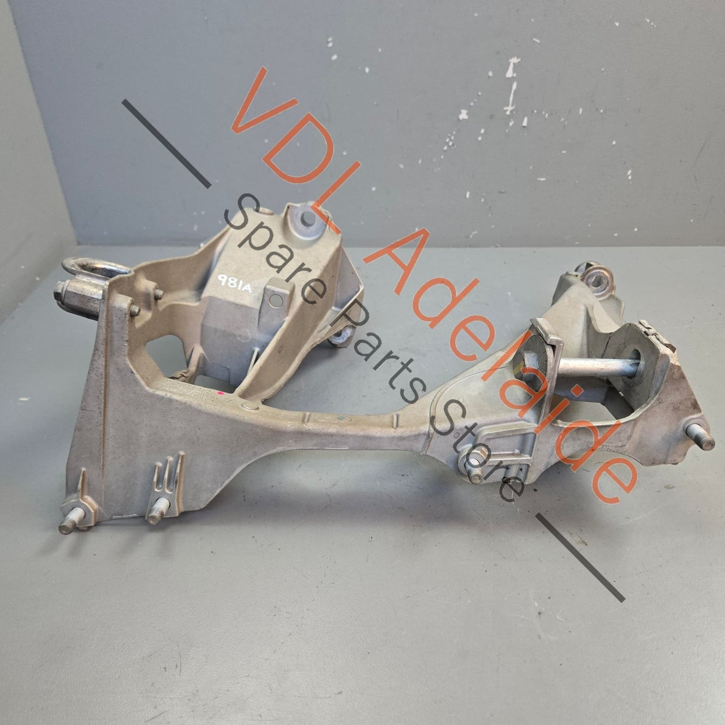 98133105205 98133105208  Porsche Boxster Cayman Rear Right Subframe Engine & Suspension Carrier Bracket 98133105208  98133105205