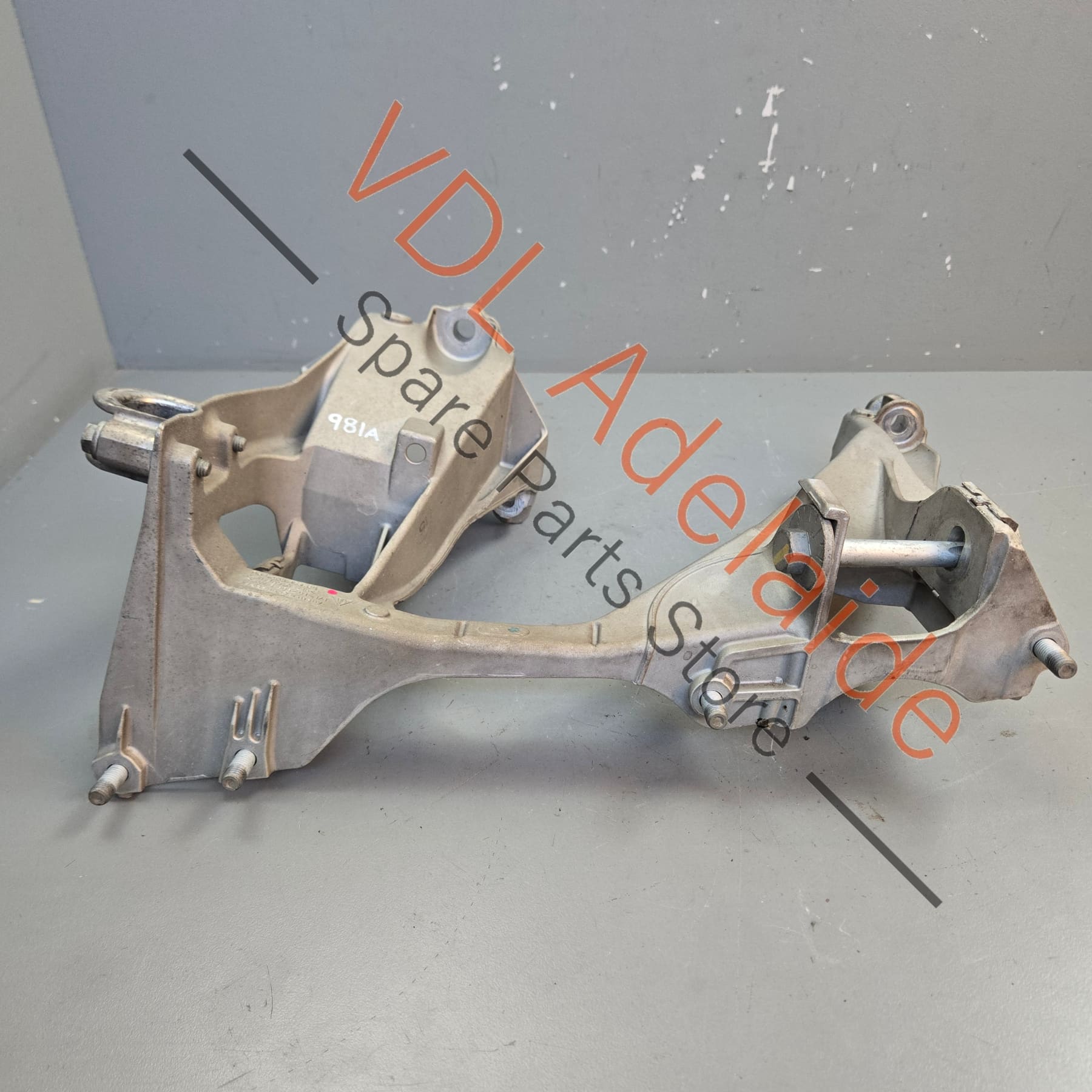 98133105205 98133105208  Porsche Boxster Cayman Rear Right Subframe Engine & Suspension Carrier Bracket 98133105208  98133105205