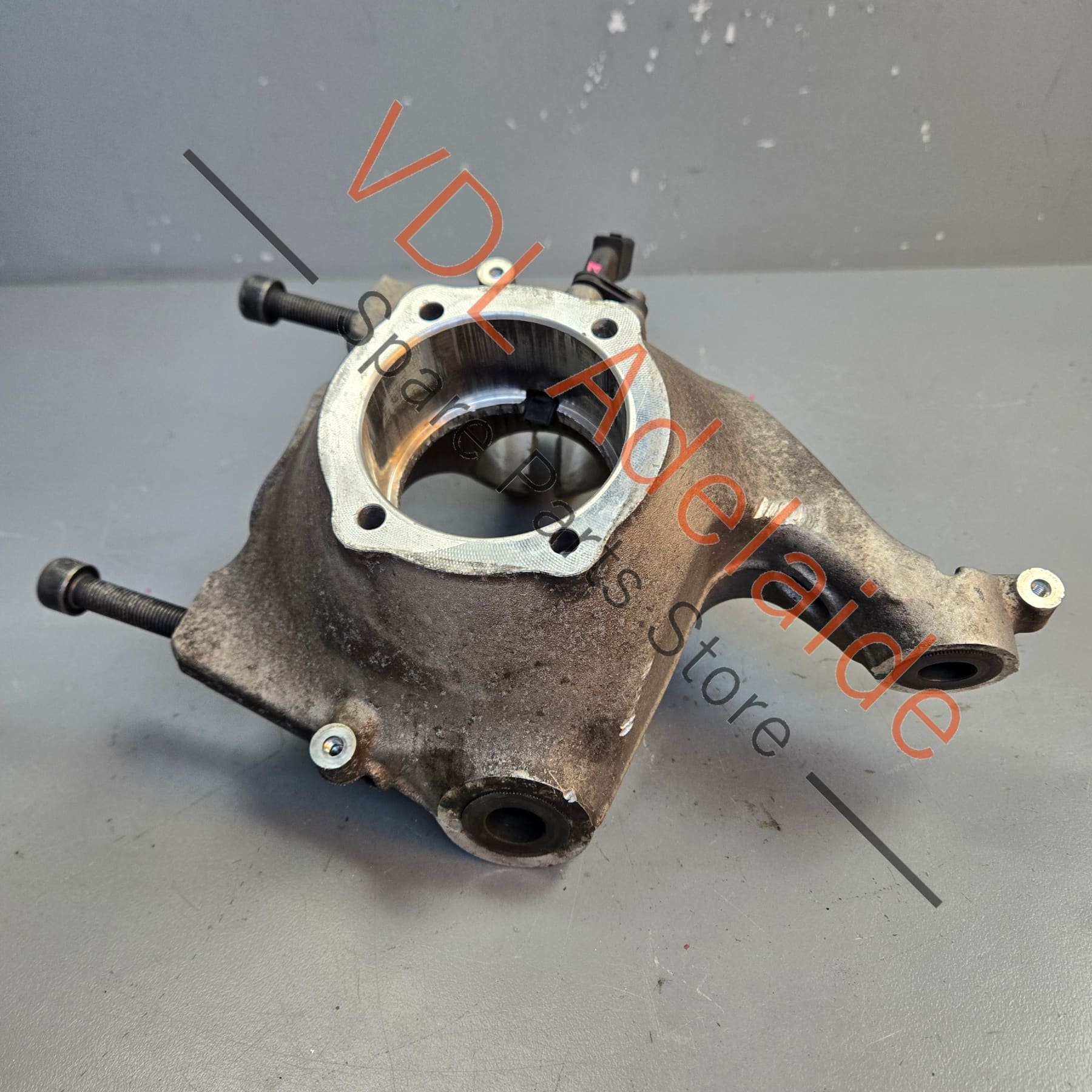 99134165804 99134165804  Porsche 911 Boxster Cayman Front Right Wheel Bearing Hub Knuckle Spindle 99134115806