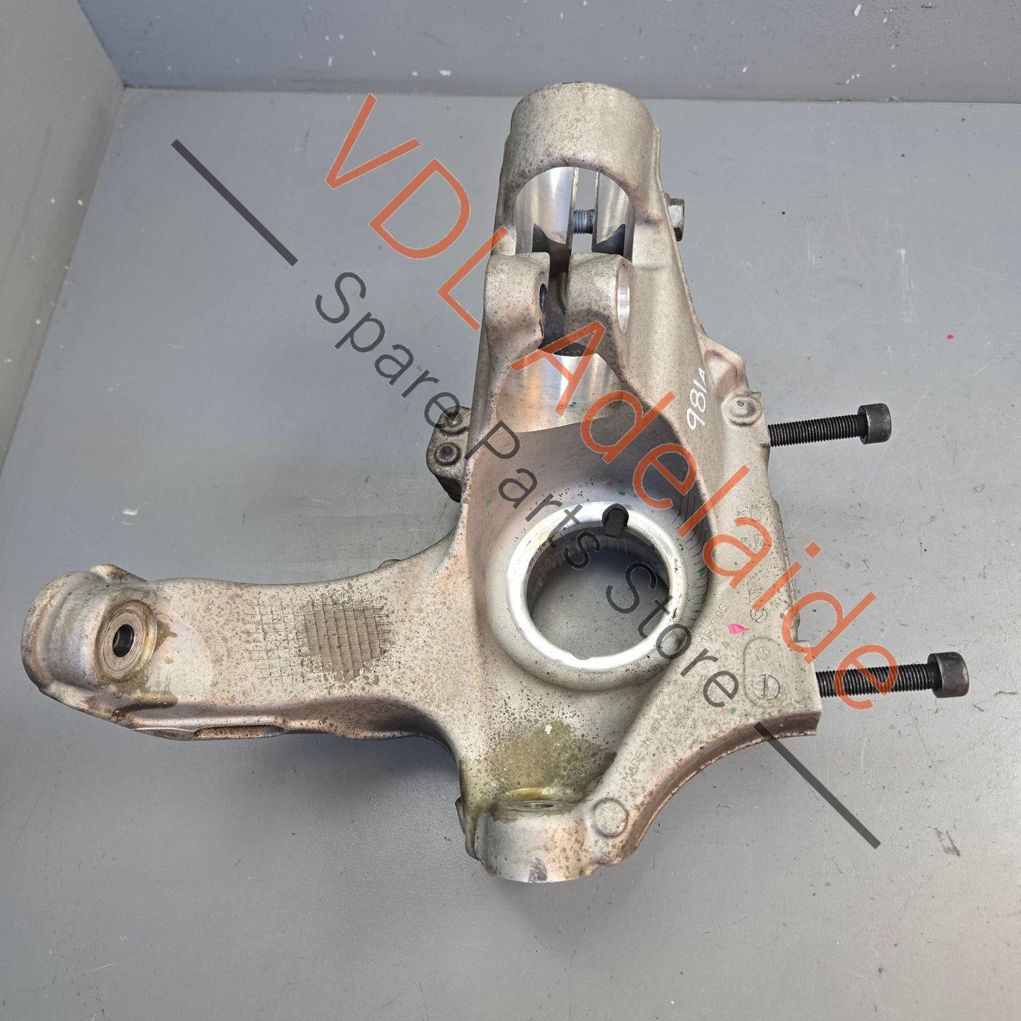 98133165705 982505051J 98133115707 Porsche 911 Cayman Boxster Rear Left Hub Spindle Wheel Bearing Housing Knuckle 982505051J 98133165705 98133115707