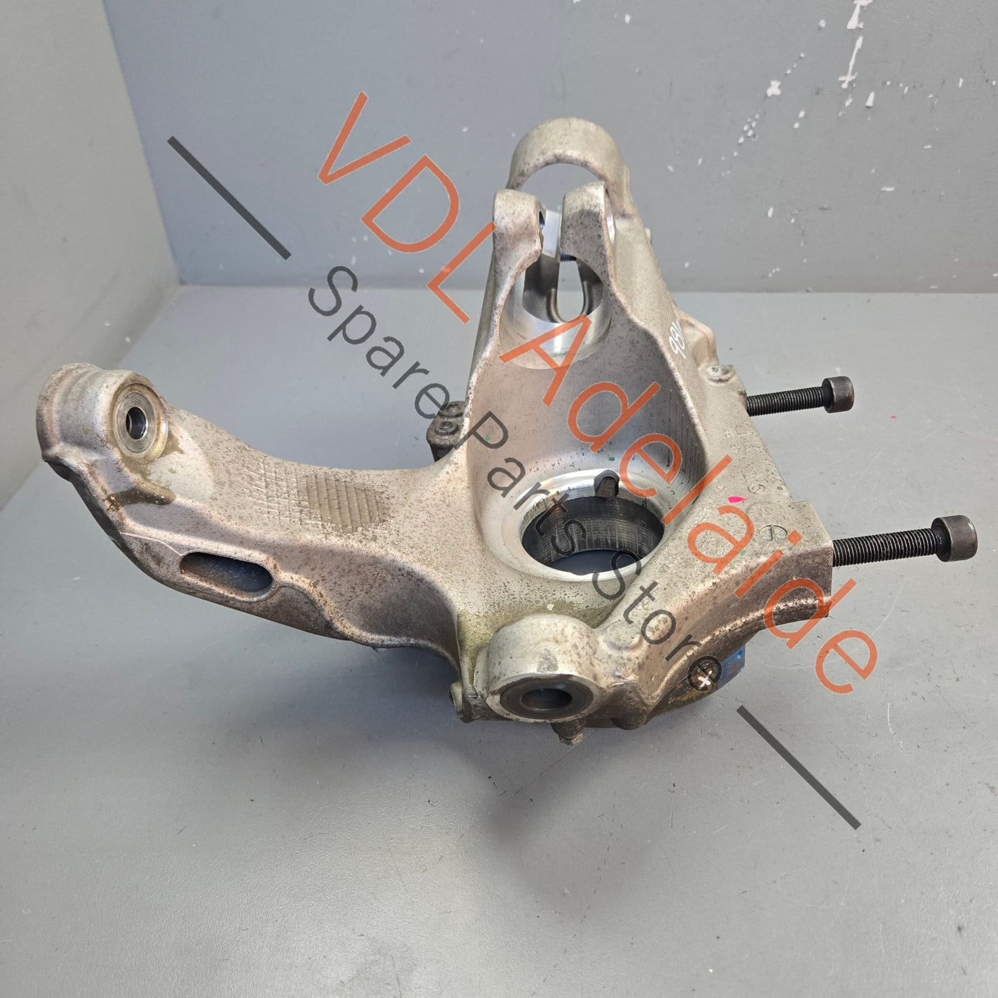 98133165705 982505051J 98133115707 Porsche 911 Cayman Boxster Rear Left Hub Spindle Wheel Bearing Housing Knuckle 982505051J 98133165705 98133115707