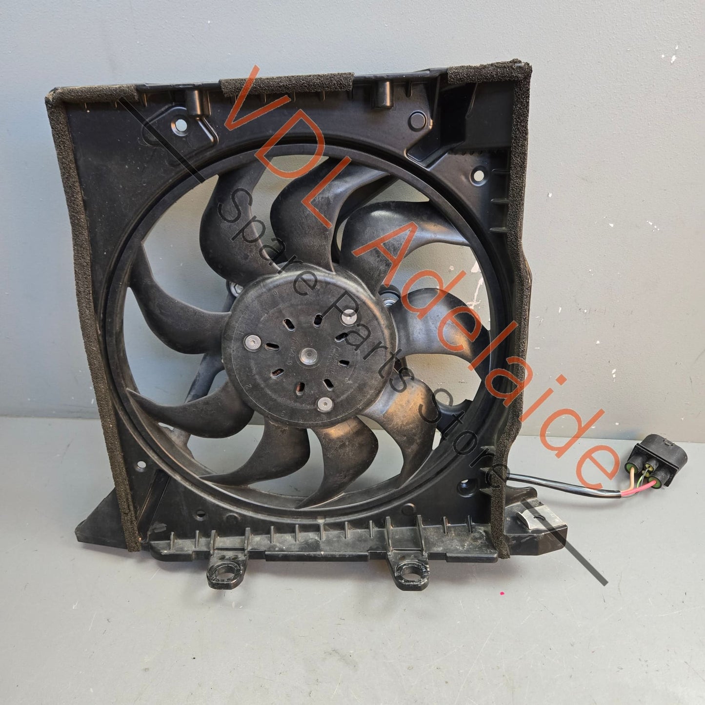 99110615602 99162493903 Porsche Cayman Boxster 911 Front Right Radiator Cooling Fan & Bracket 99110615602 99162493903
