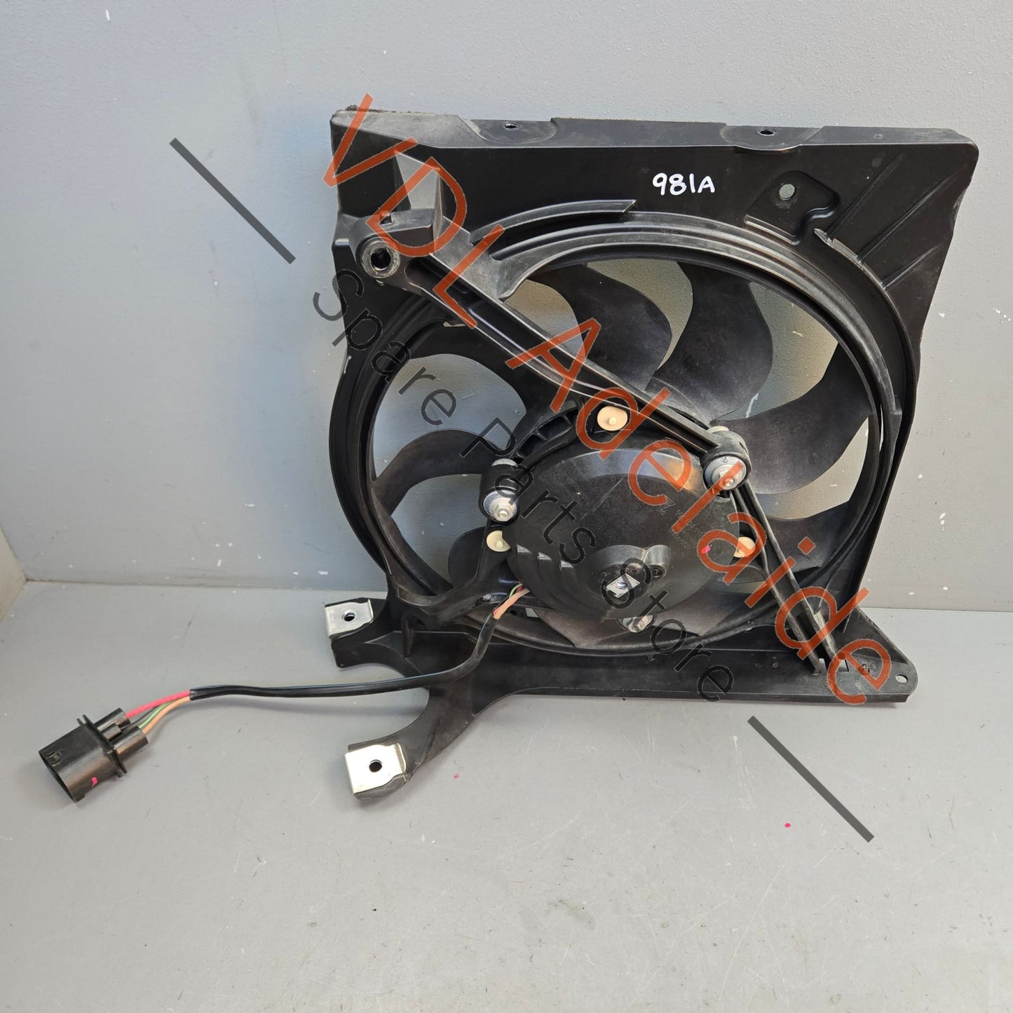 99110615602 99162493903 Porsche Cayman Boxster 911 Front Right Radiator Cooling Fan & Bracket 99110615602 99162493903