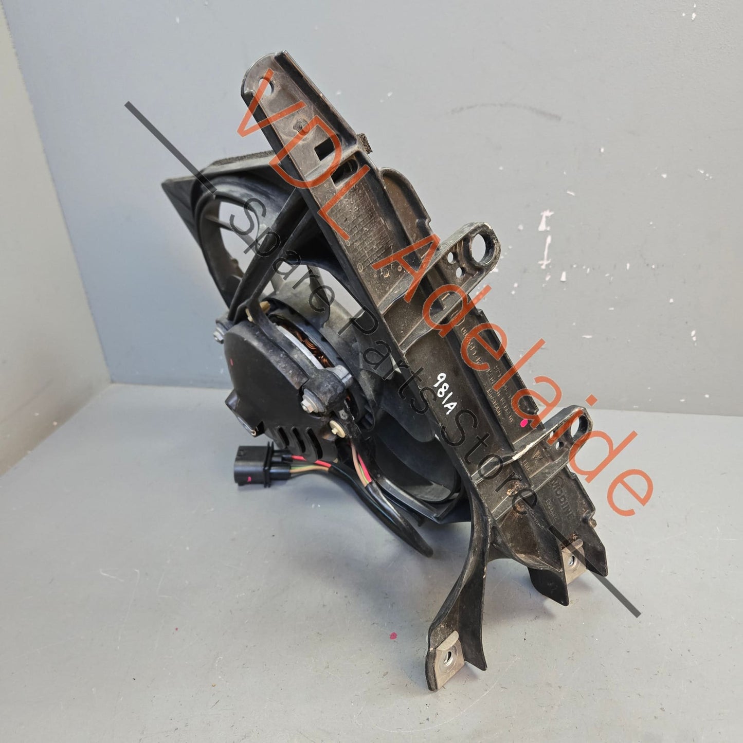 99110615602 99162493903 Porsche Cayman Boxster 911 Front Right Radiator Cooling Fan & Bracket 99110615602 99162493903