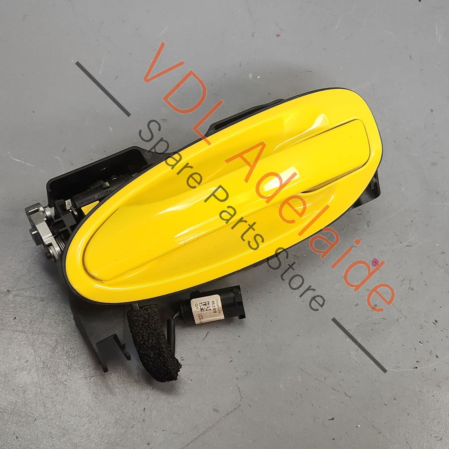 98153891204    Porsche Cayman Boxster 981 Left Exterior Door Handle 98153706301 Racing Yellow 1S1, P3 / 1S1