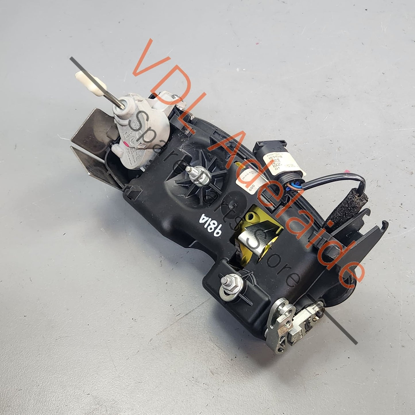 98153891202    Porsche Cayman Boxster 981 Right Exterior Door Handle 98153891202 Lock Set Racing Yellow 1S1, P3 / 1S1