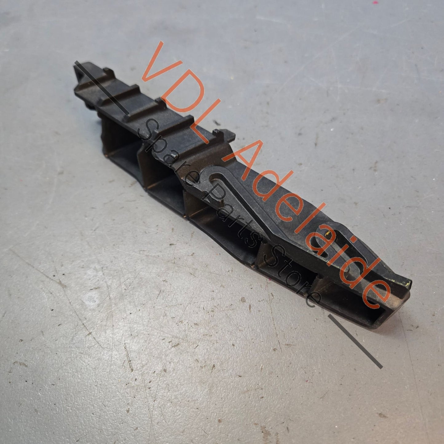 98150553600 Porsche Boxster Cayman Right Front Bumper Retaining Bracket 98150553600