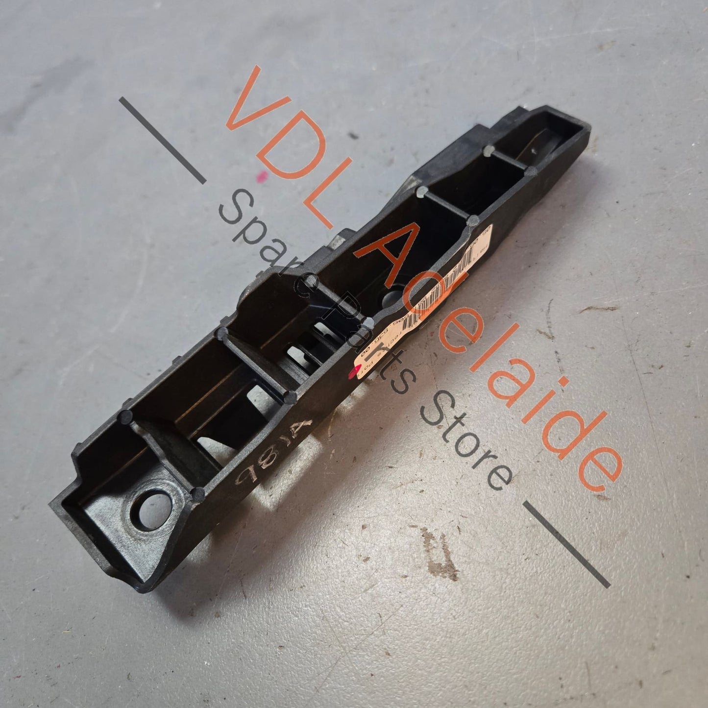98150553600 Porsche Boxster Cayman Right Front Bumper Retaining Bracket 98150553600