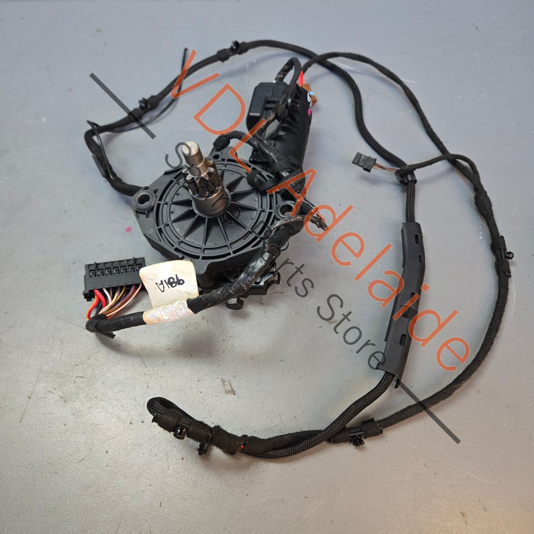 98156192401 98156192601   Porsche Boxster 981 Right Convertible Roof Motor & Gearbox 98156192400 98156192601