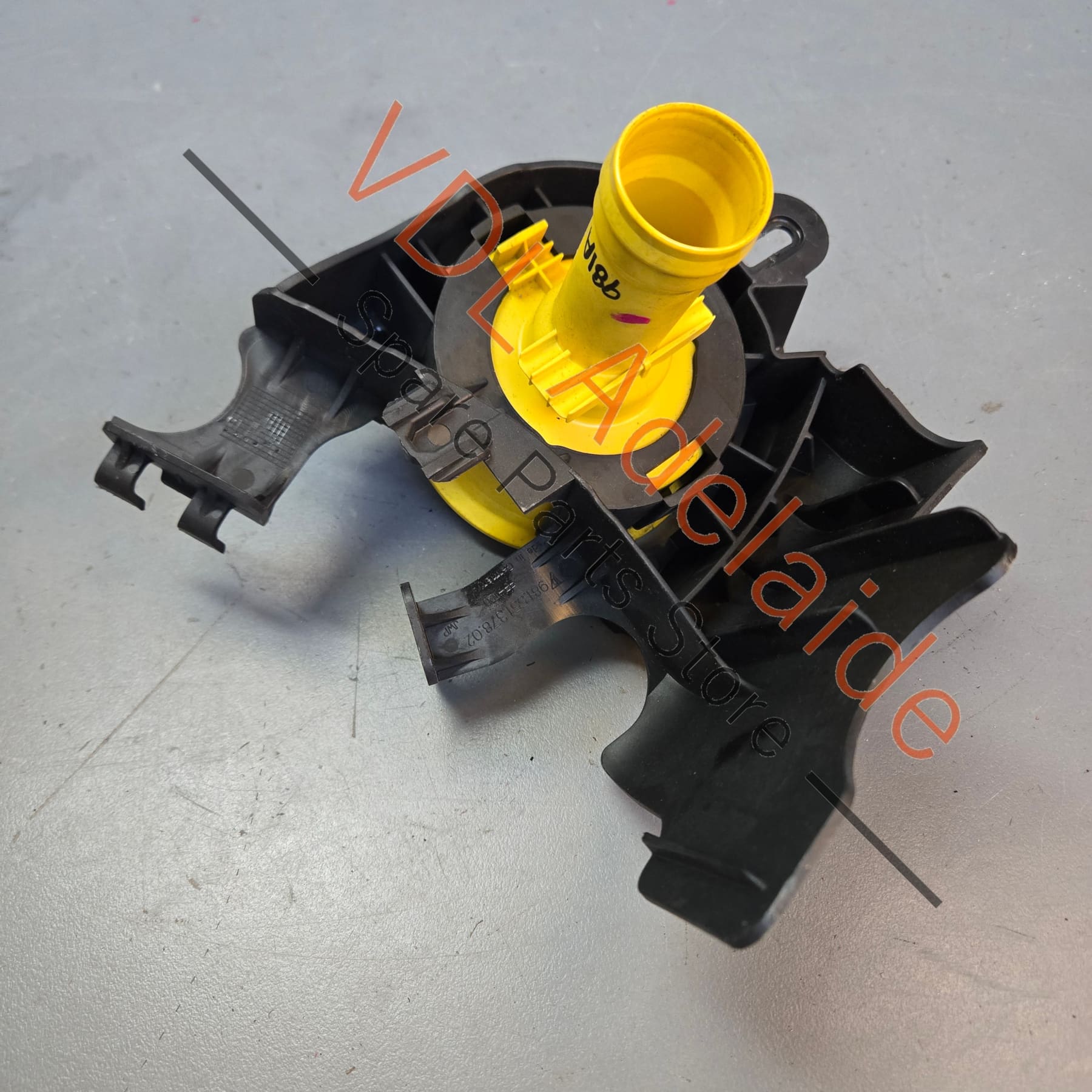 98155137802 98110716005   Porsche Boxster Cayman Engine Oil Filler Cap Tube Funnel & Trim 98110703508 98110716005