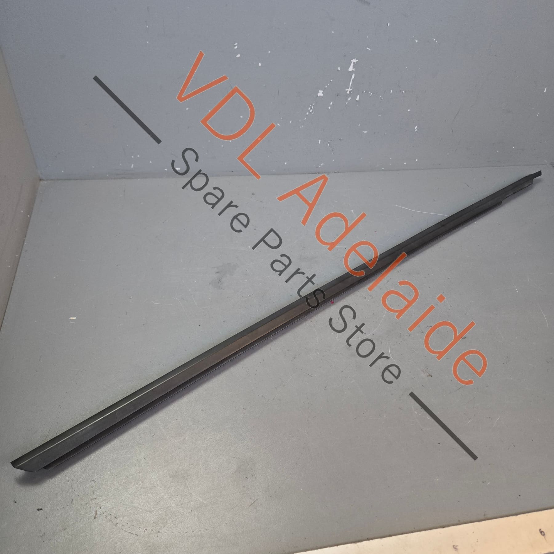 98153708501 98153708502   Porsche Boxster Cayman Left Side Door Aperture Window Slot Seal 98153708501