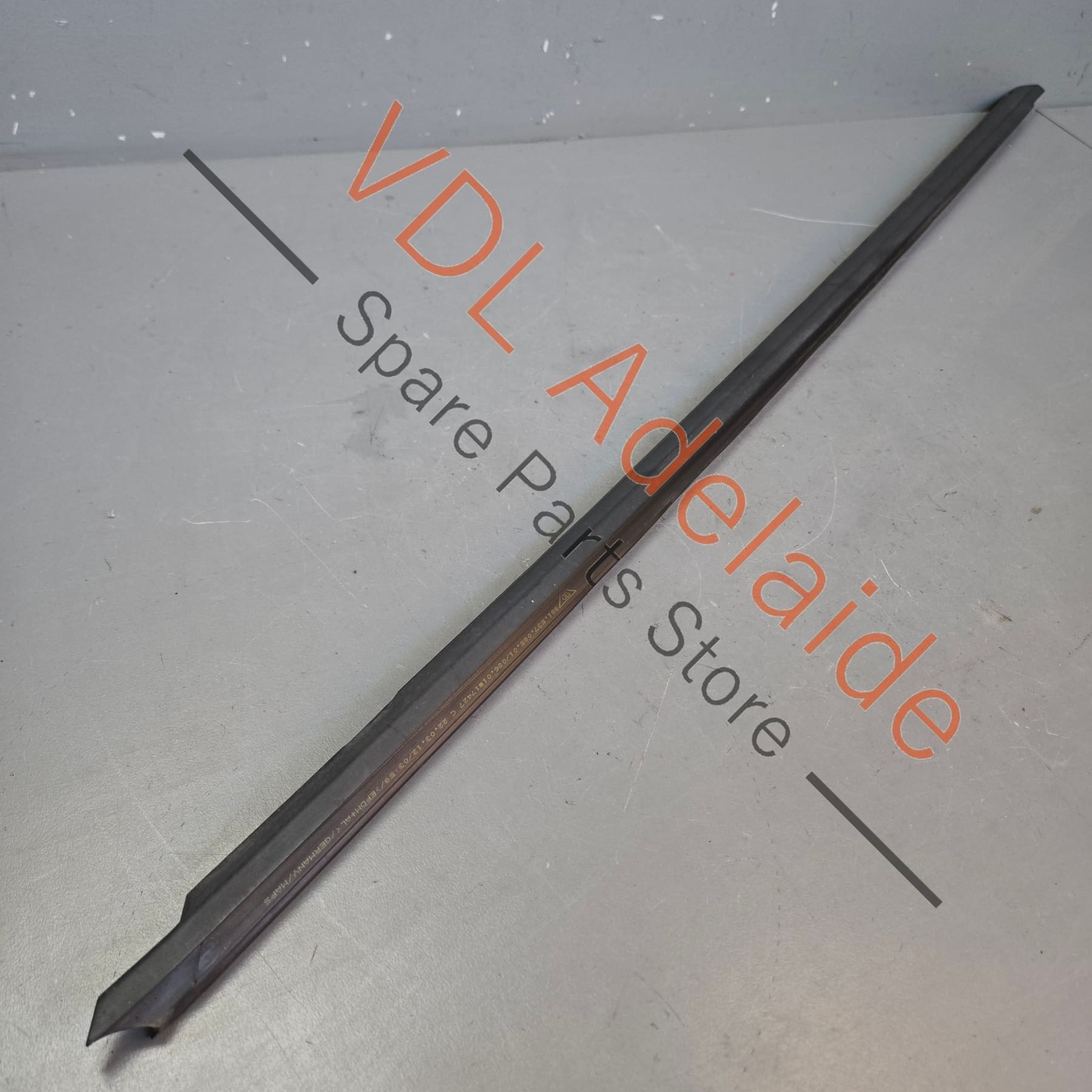 98153708501 98153708502   Porsche Boxster Cayman Left Side Door Aperture Window Slot Seal 98153708501