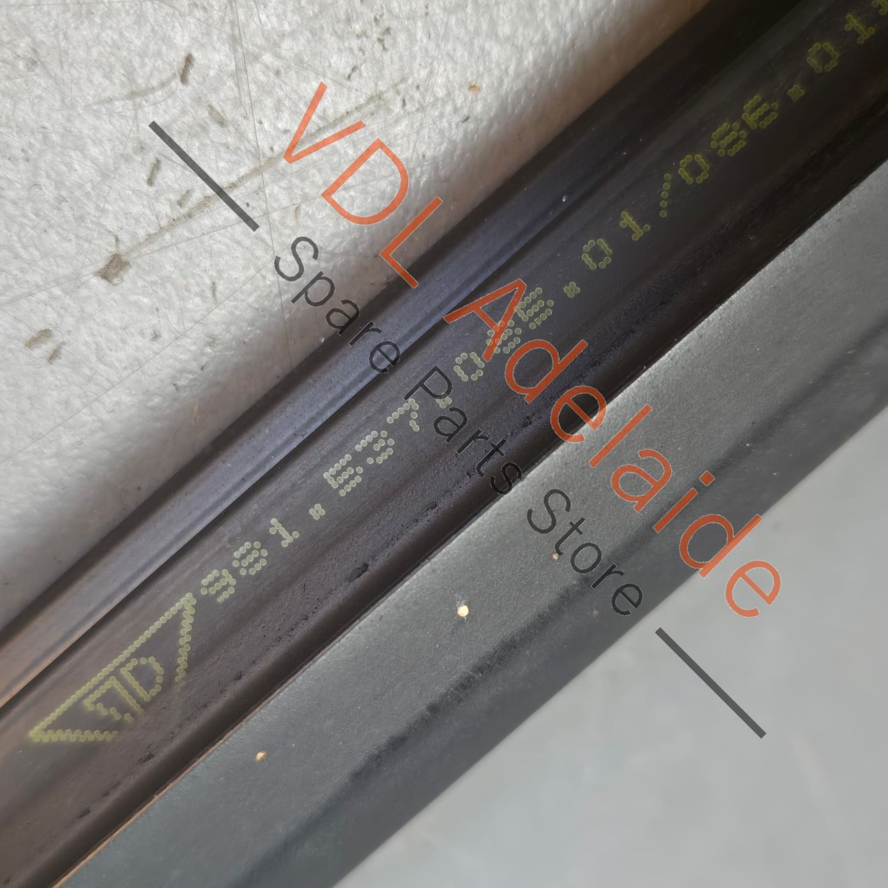 98153708501 98153708502   Porsche Boxster Cayman Left Side Door Aperture Window Slot Seal 98153708501