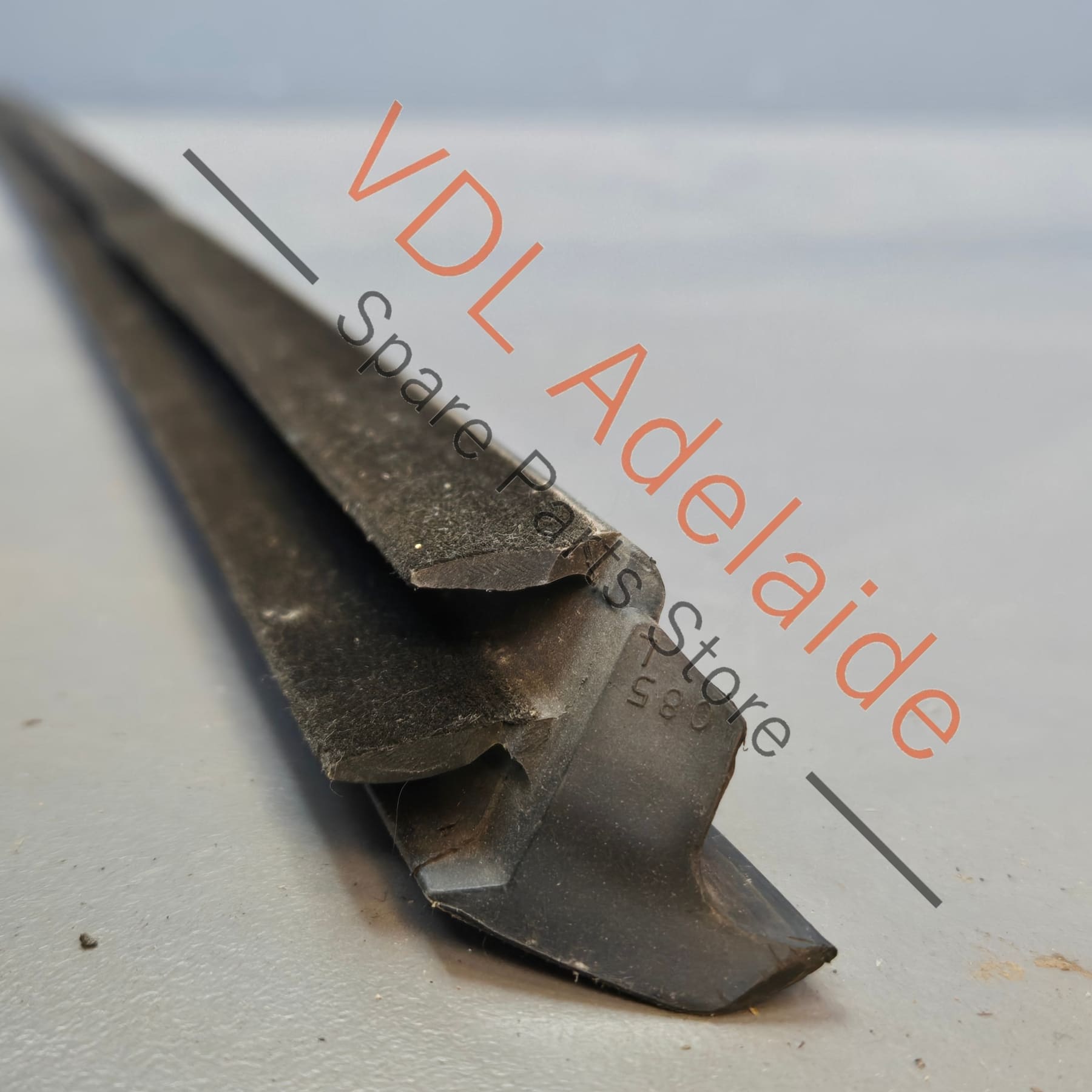 98153708501 98153708502   Porsche Boxster Cayman Left Side Door Aperture Window Slot Seal 98153708501