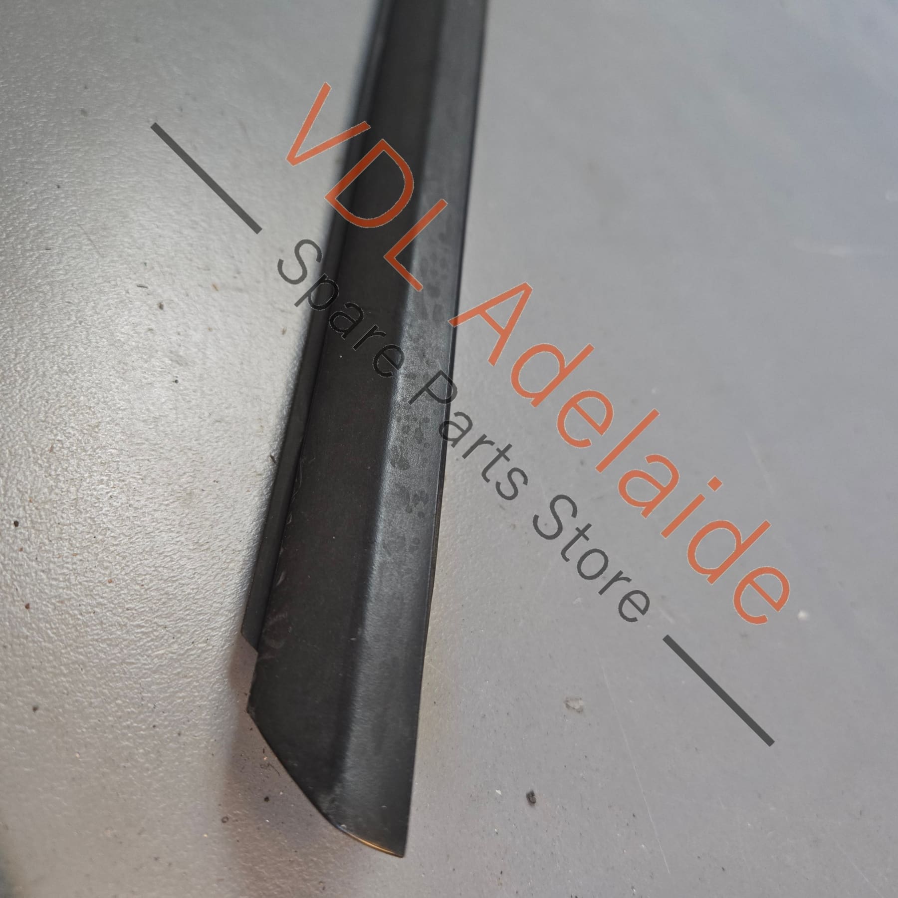 98153708601 98153708602   Porsche Boxster Cayman Right Side Door Aperture Window Slot Seal 98153708601