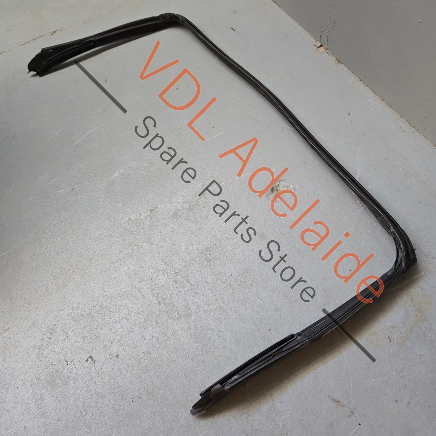 98153707702 98153707704   Porsche Boxster 981 Windscreen Windshield Frame Seal Rubber 98153707704