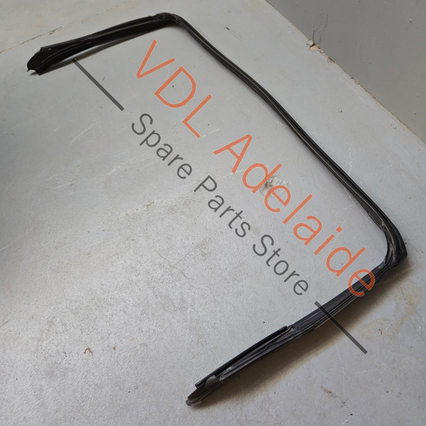 98153707702 98153707704   Porsche Boxster 981 Windscreen Windshield Frame Seal Rubber 98153707704