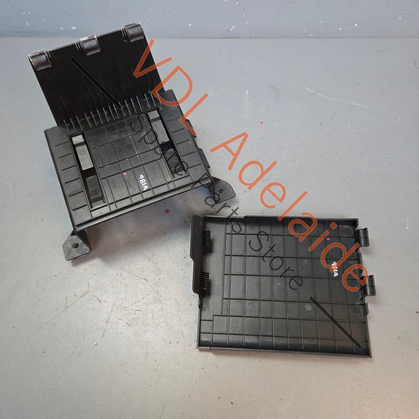 99155576501 99155557502   Porsche 911 Boxster Cayman Tyre Pump Storage Box Bracket 99155576501 99155557502