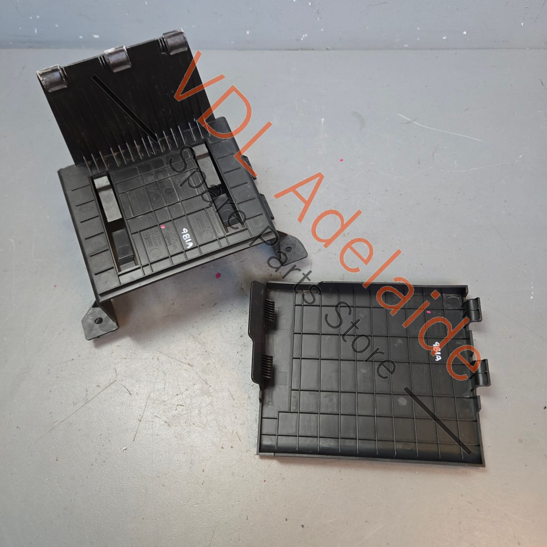 99155576501 99155557502   Porsche 911 Boxster Cayman Tyre Pump Storage Box Bracket 99155576501 99155557502