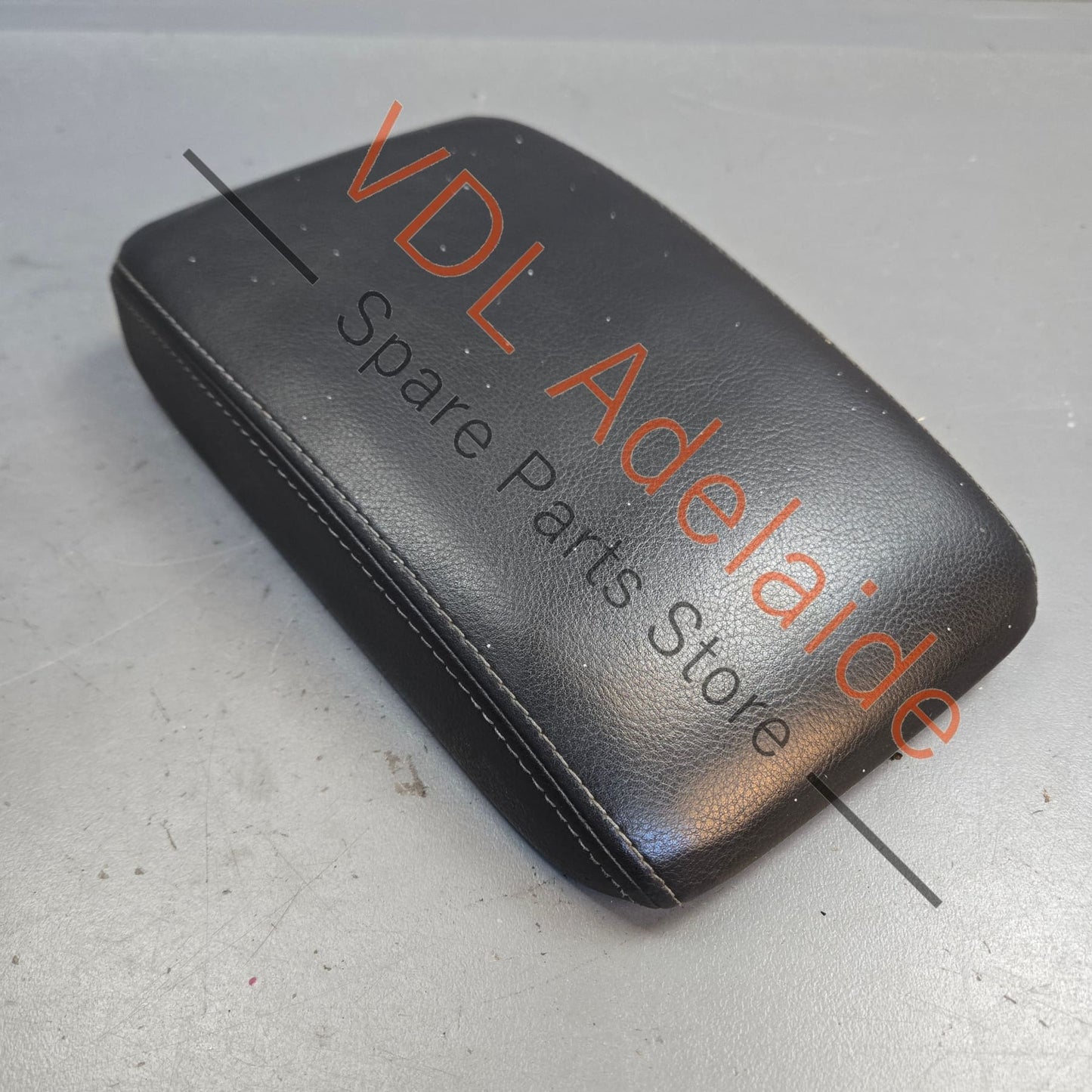 1K0864207FWYE VW Golf R Mk6 Middle Arm Rest Black Leather Art Grey Stitching