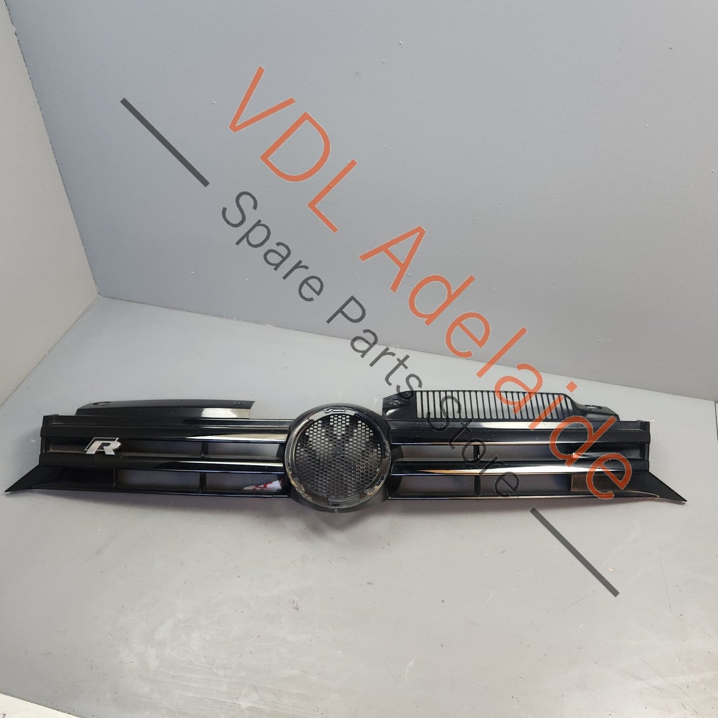 5K0853651BF041 5K0853651BF VW Golf R MK6 Front Grille Gloss Black **Damaged Stock** 5K0853651BF