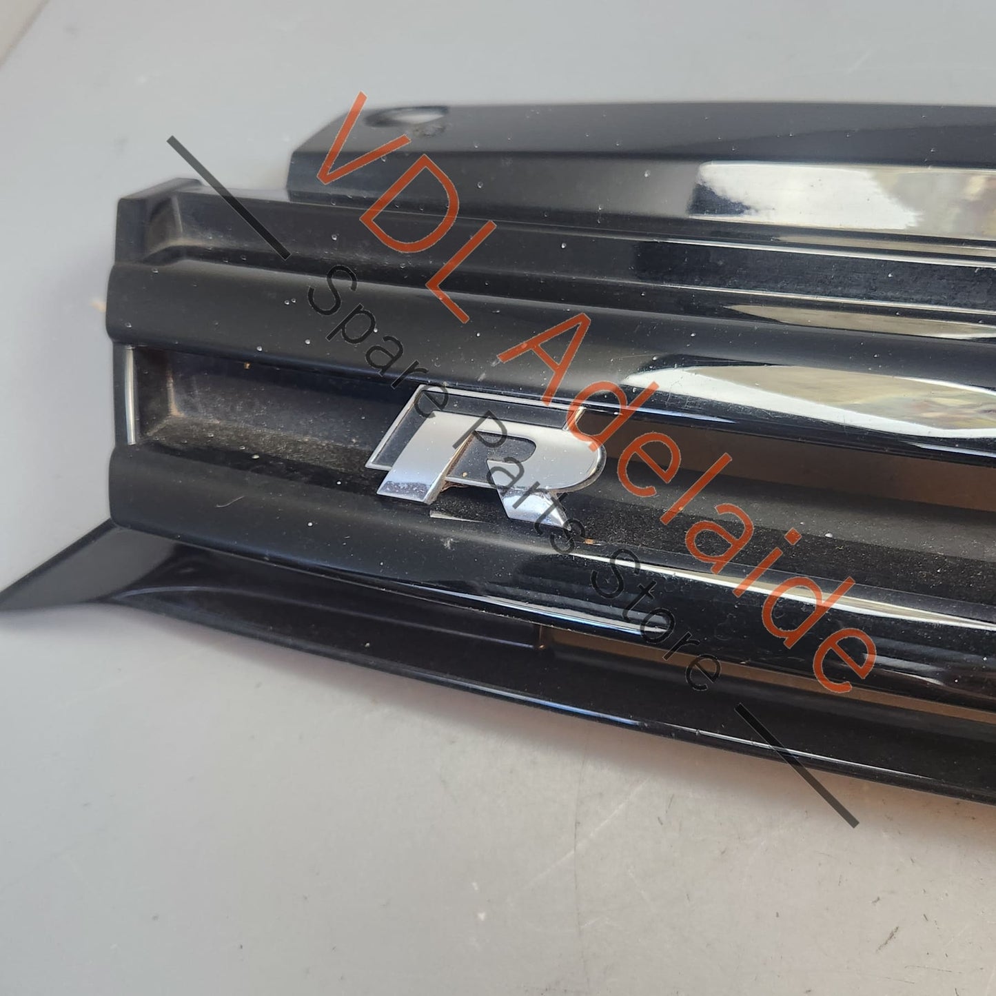 5K0853651BF041 5K0853651BF VW Golf R MK6 Front Grille Gloss Black **Damaged Stock** 5K0853651BF