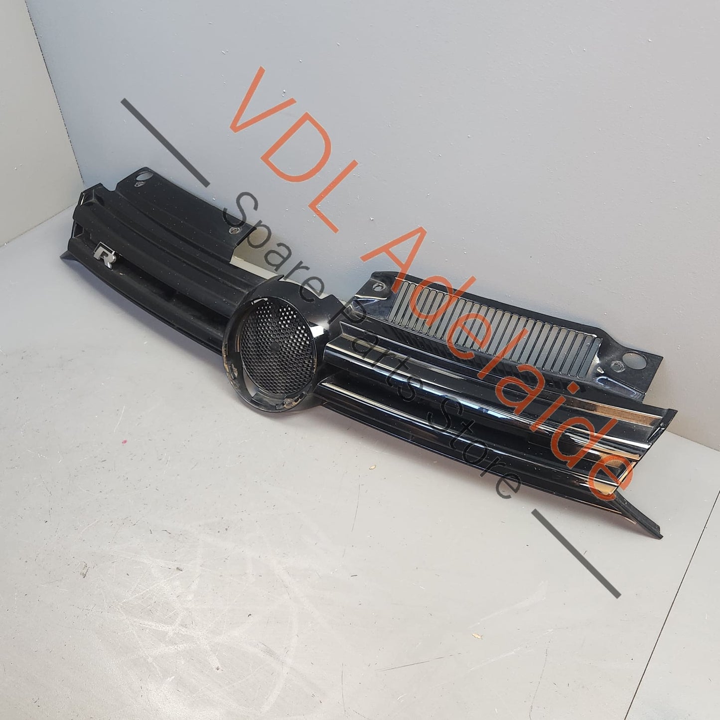5K0853651BF041 5K0853651BF VW Golf R MK6 Front Grille Gloss Black **Damaged Stock** 5K0853651BF