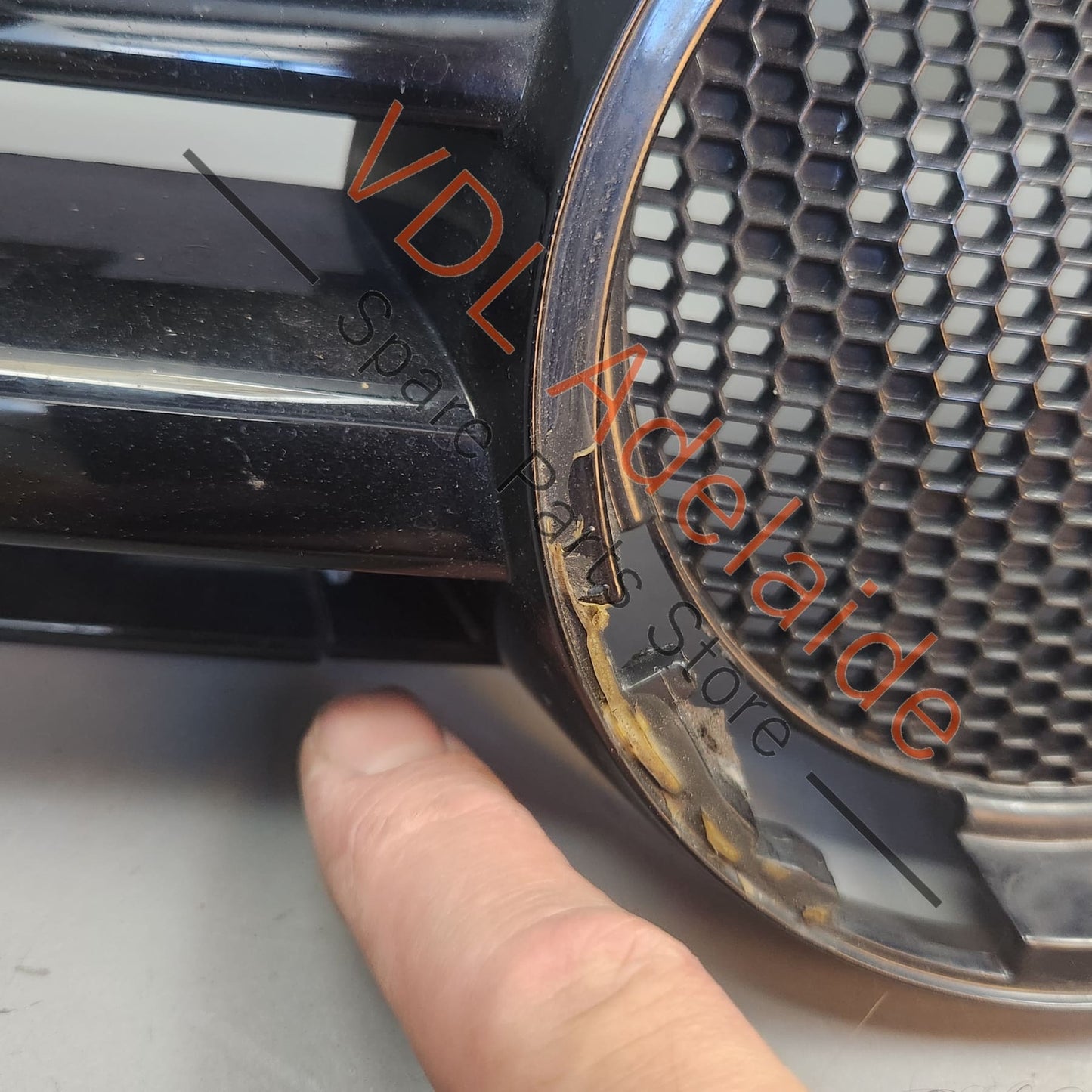 5K0853651BF041 5K0853651BF VW Golf R MK6 Front Grille Gloss Black **Damaged Stock** 5K0853651BF