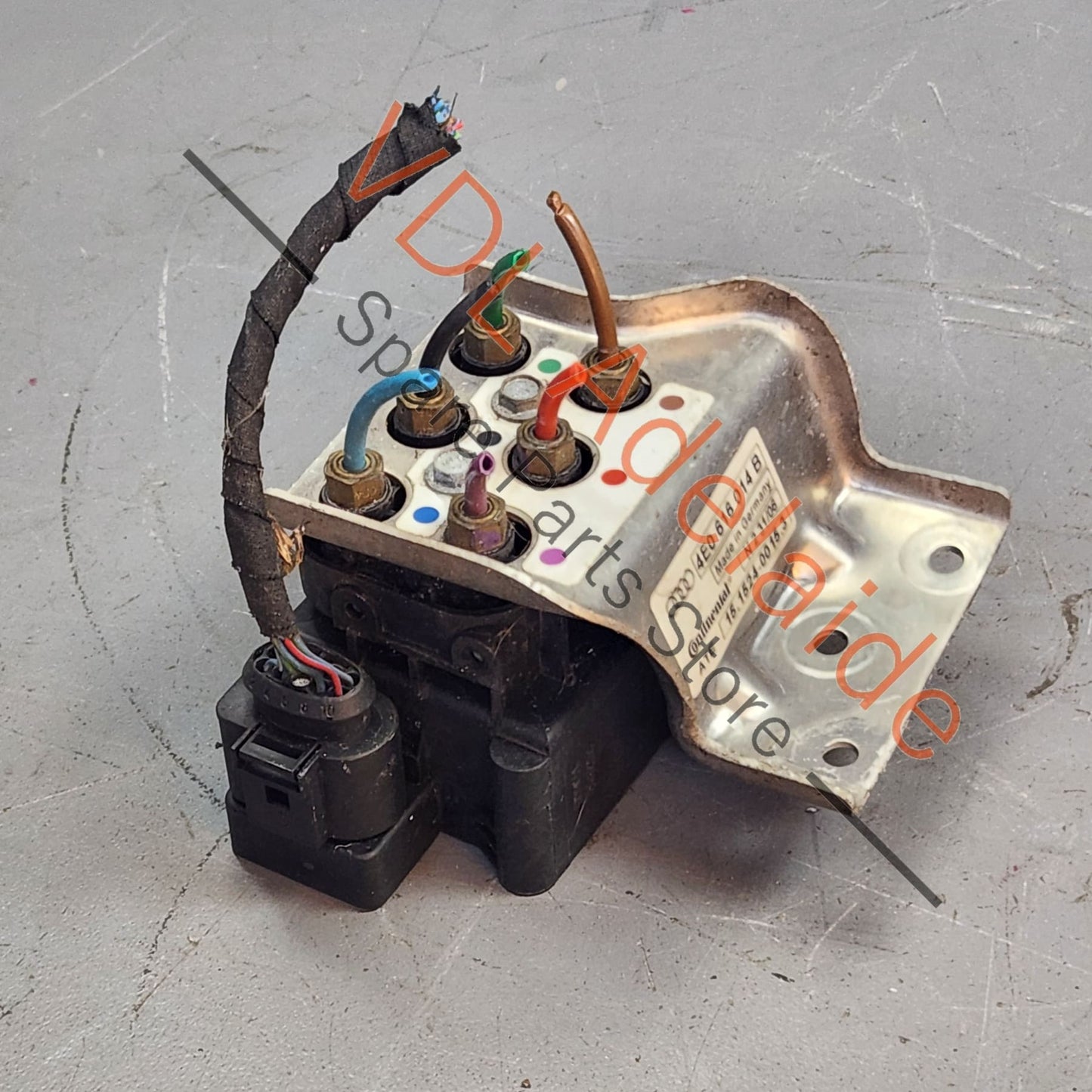 4F0616013 Audi A8 S8 D3 4E Air Suspension Control Valve Block 4F0616013