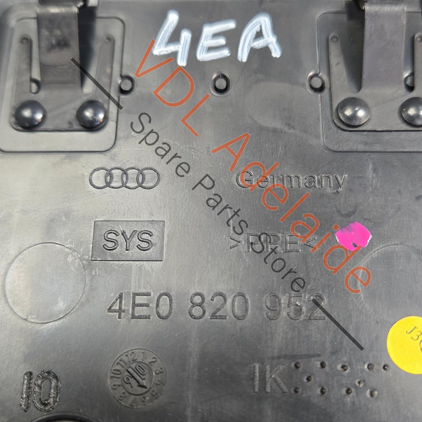 4E0820952J3Q7 4E0820952J 4E0820952 Audi A8 D3 4E Right Centre Dashboard Air Vent 4E0820952J 3Q7