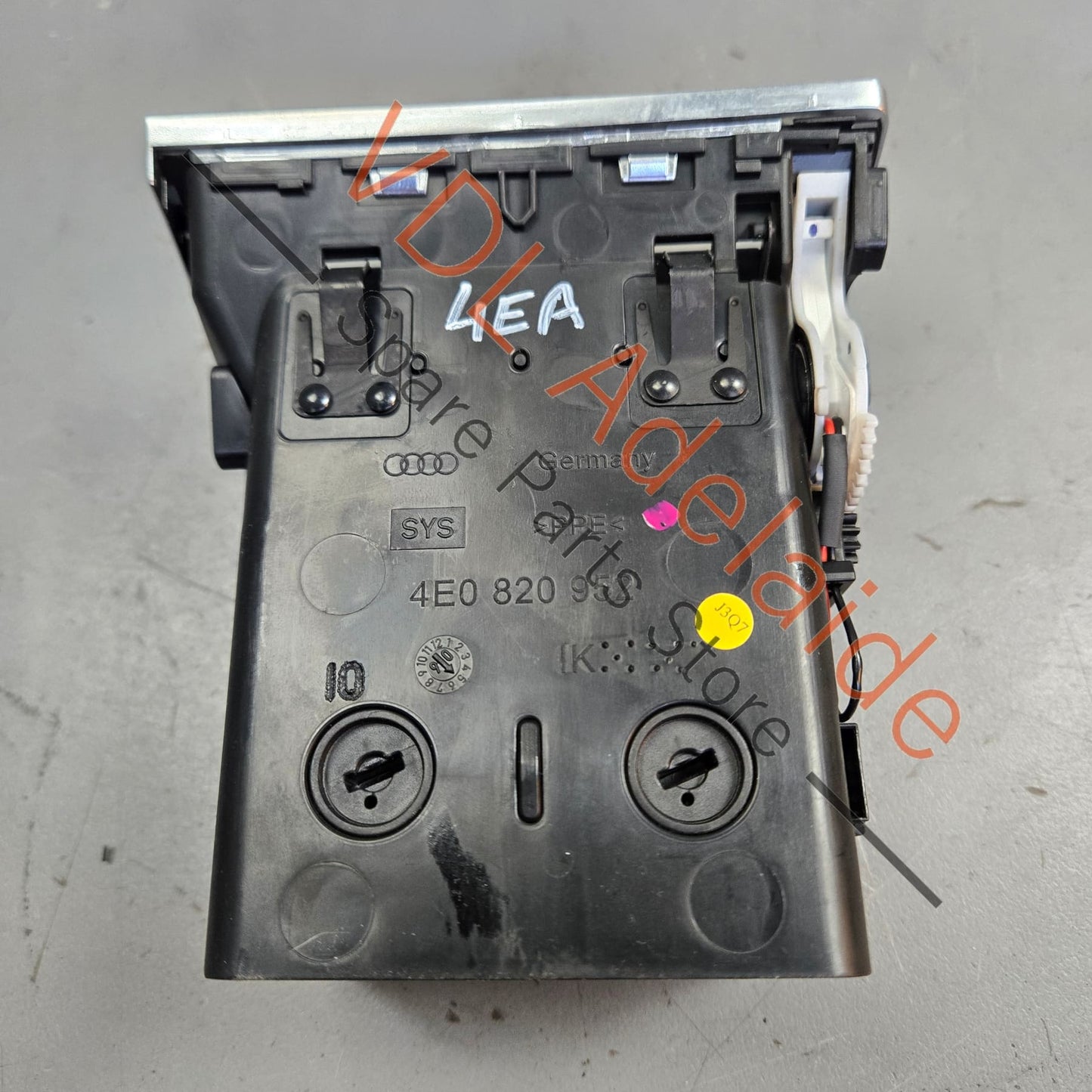4E0820952J3Q7 4E0820952J 4E0820952 Audi A8 D3 4E Right Centre Dashboard Air Vent 4E0820952J 3Q7